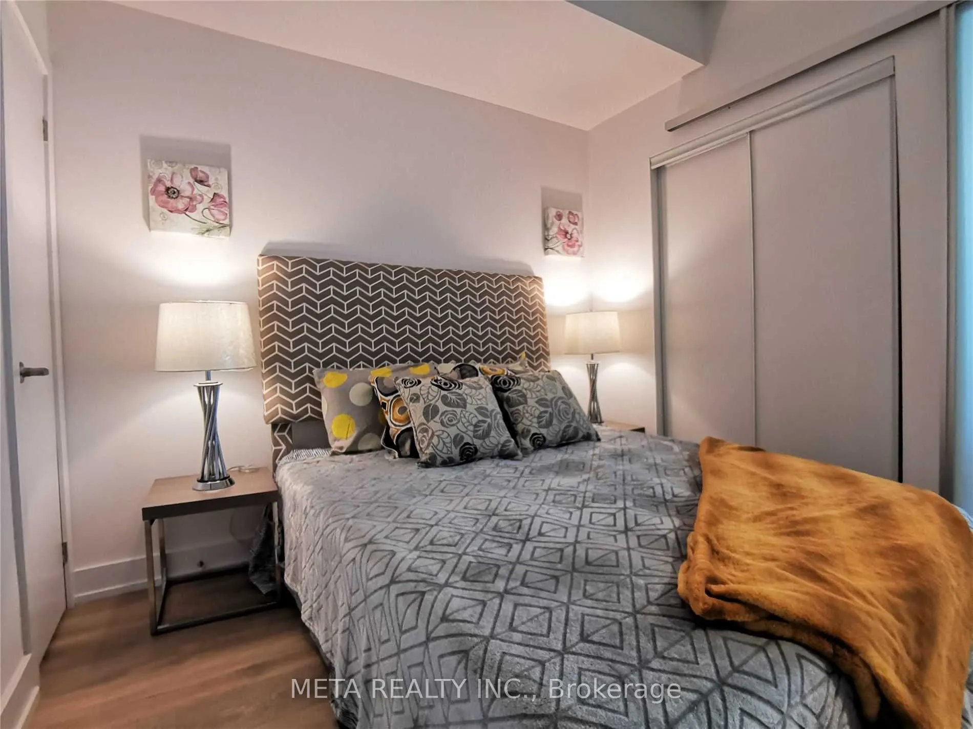 150 Fairview Mall Drive, #208