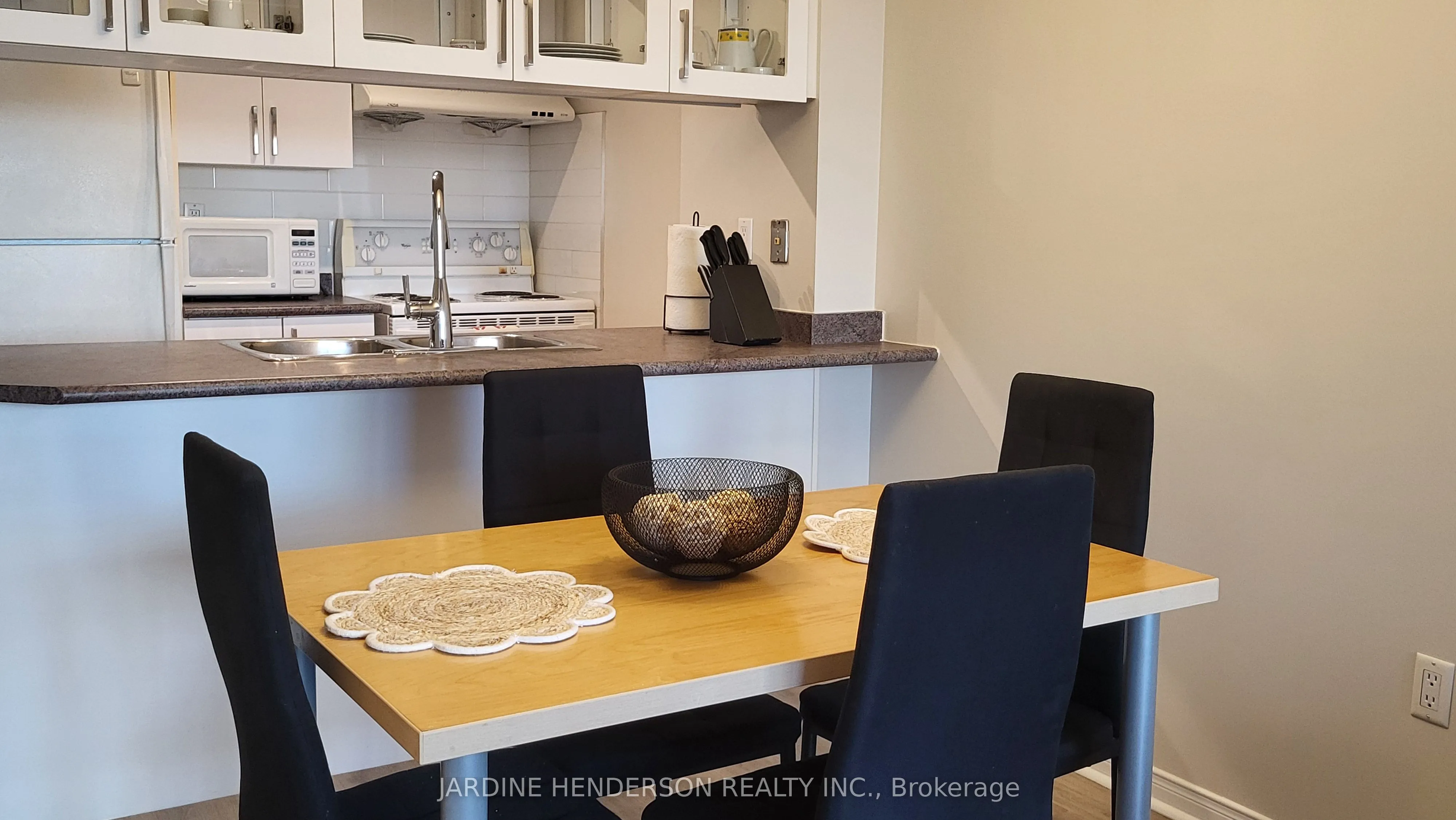 887 Bay Street, #1003