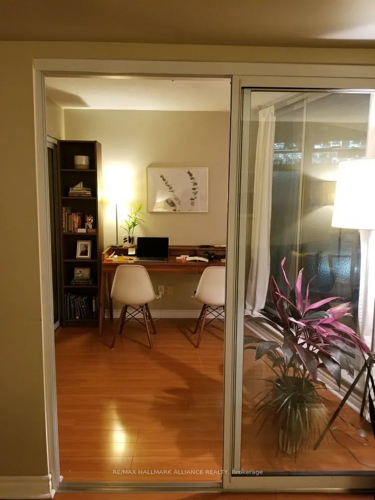 650 Queens Quay W, #706