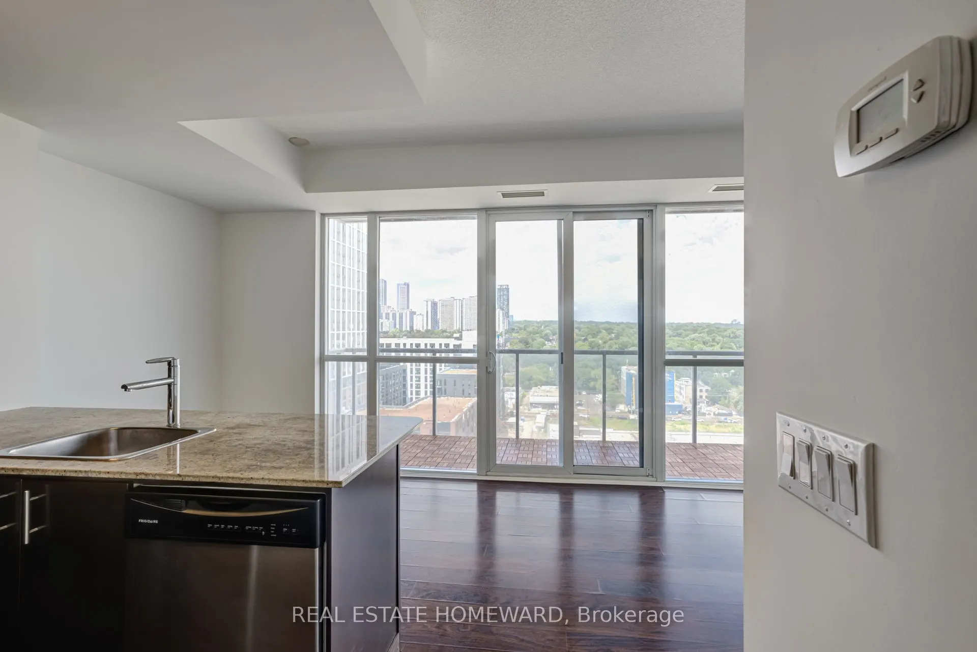 25 Cole Street, #1602