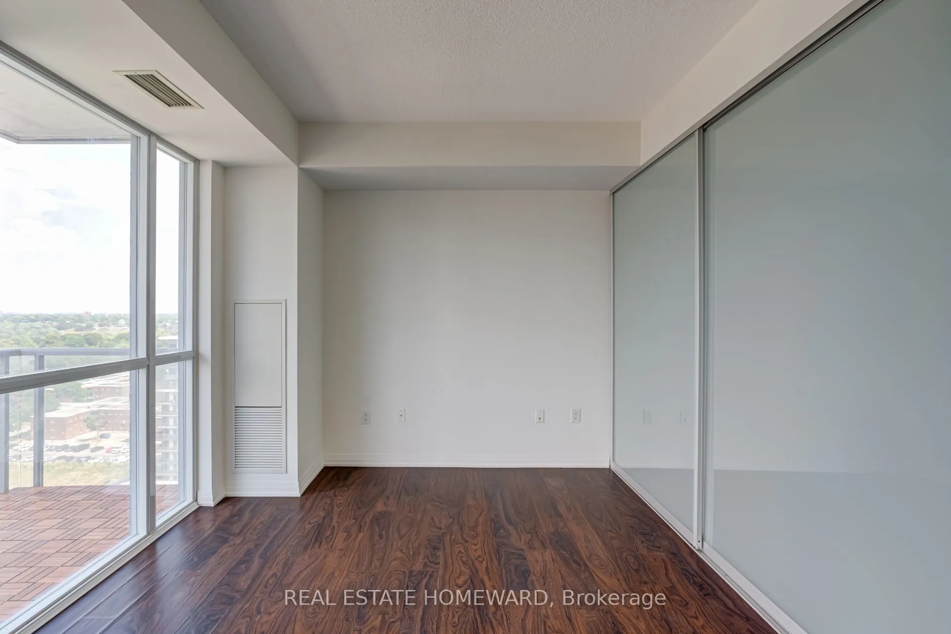 25 Cole Street, #1602