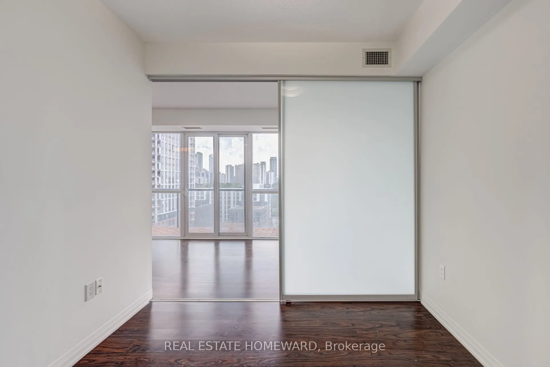 25 Cole Street, #1602