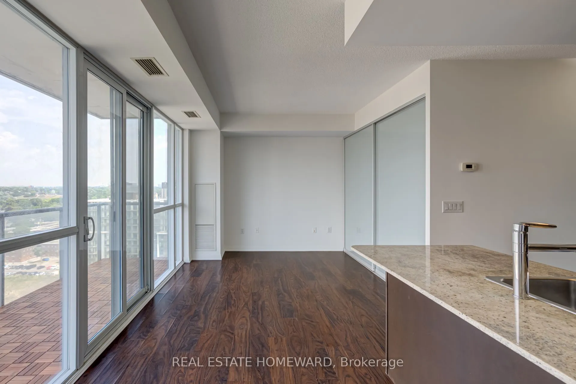 25 Cole Street, #1602