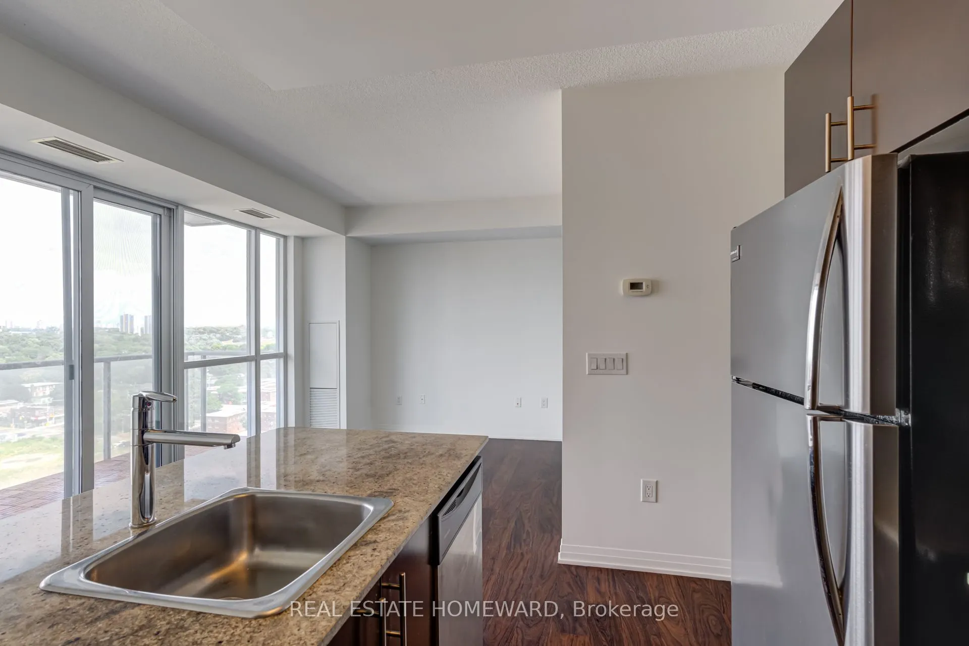 25 Cole Street, #1602