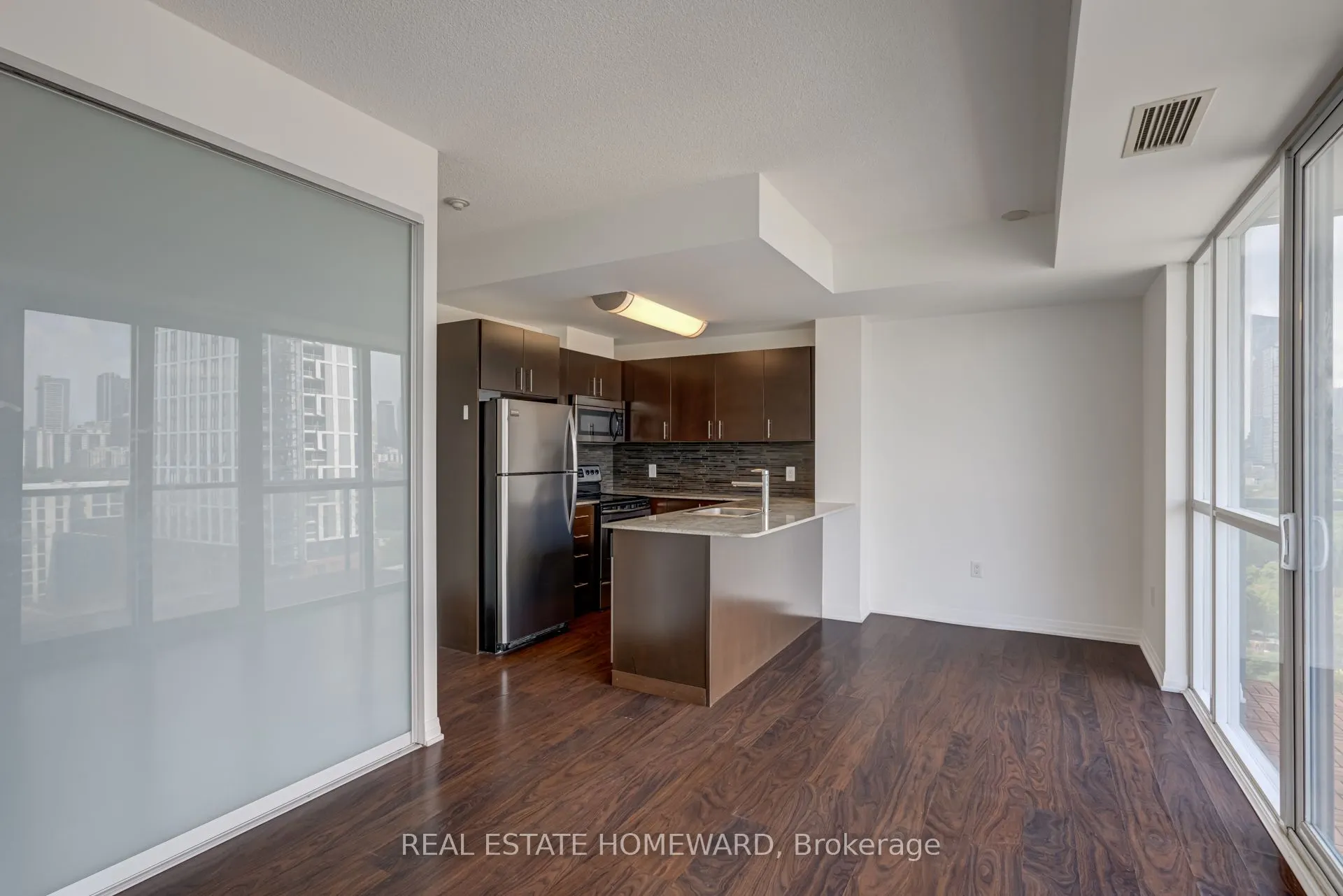 25 Cole Street, #1602