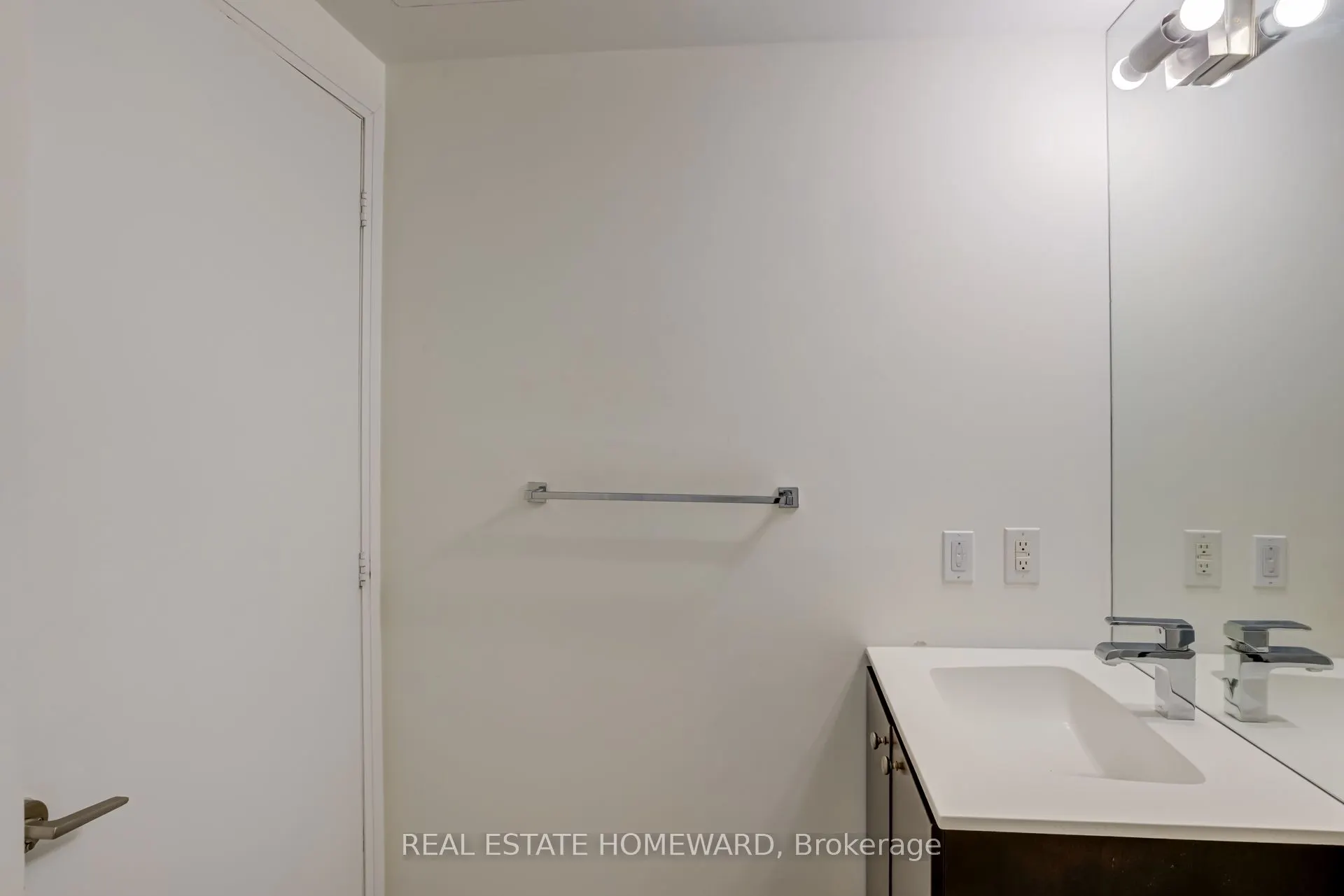 25 Cole Street, #1602