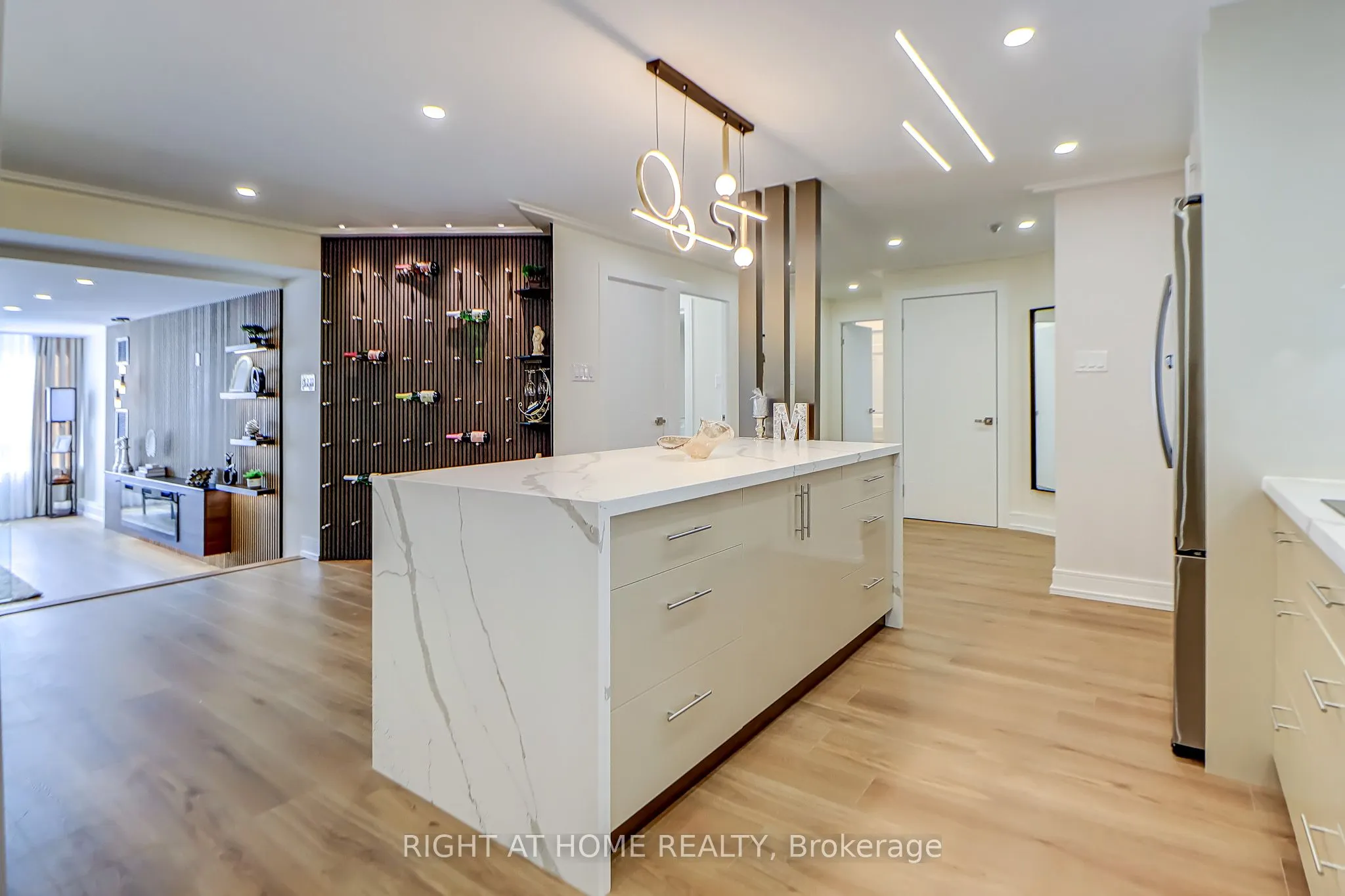 130 Carlton Street, #1207