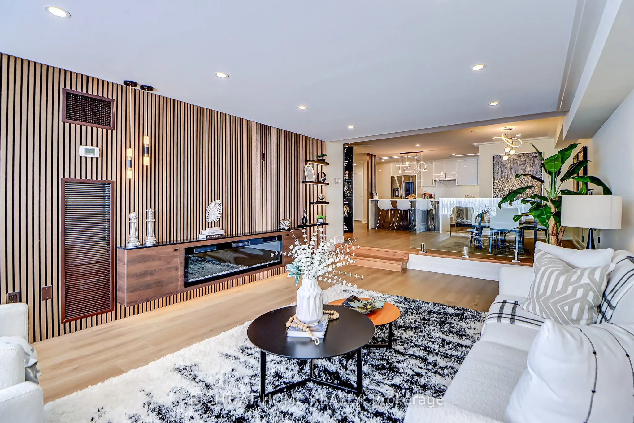 130 Carlton Street, #1207