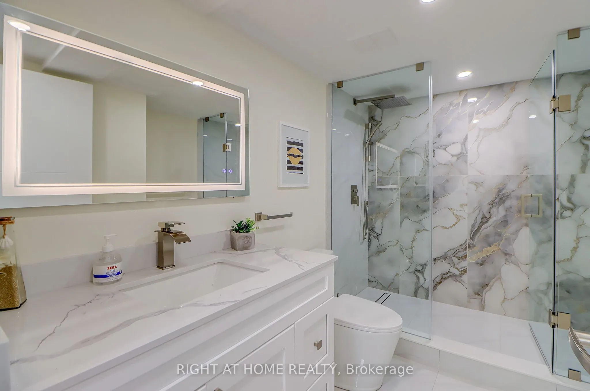 130 Carlton Street, #1207