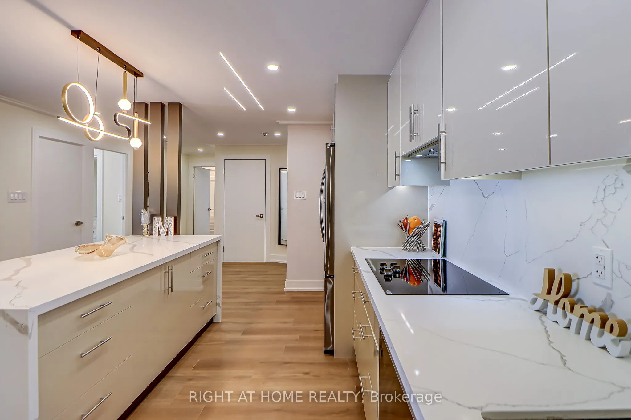 130 Carlton Street, #1207