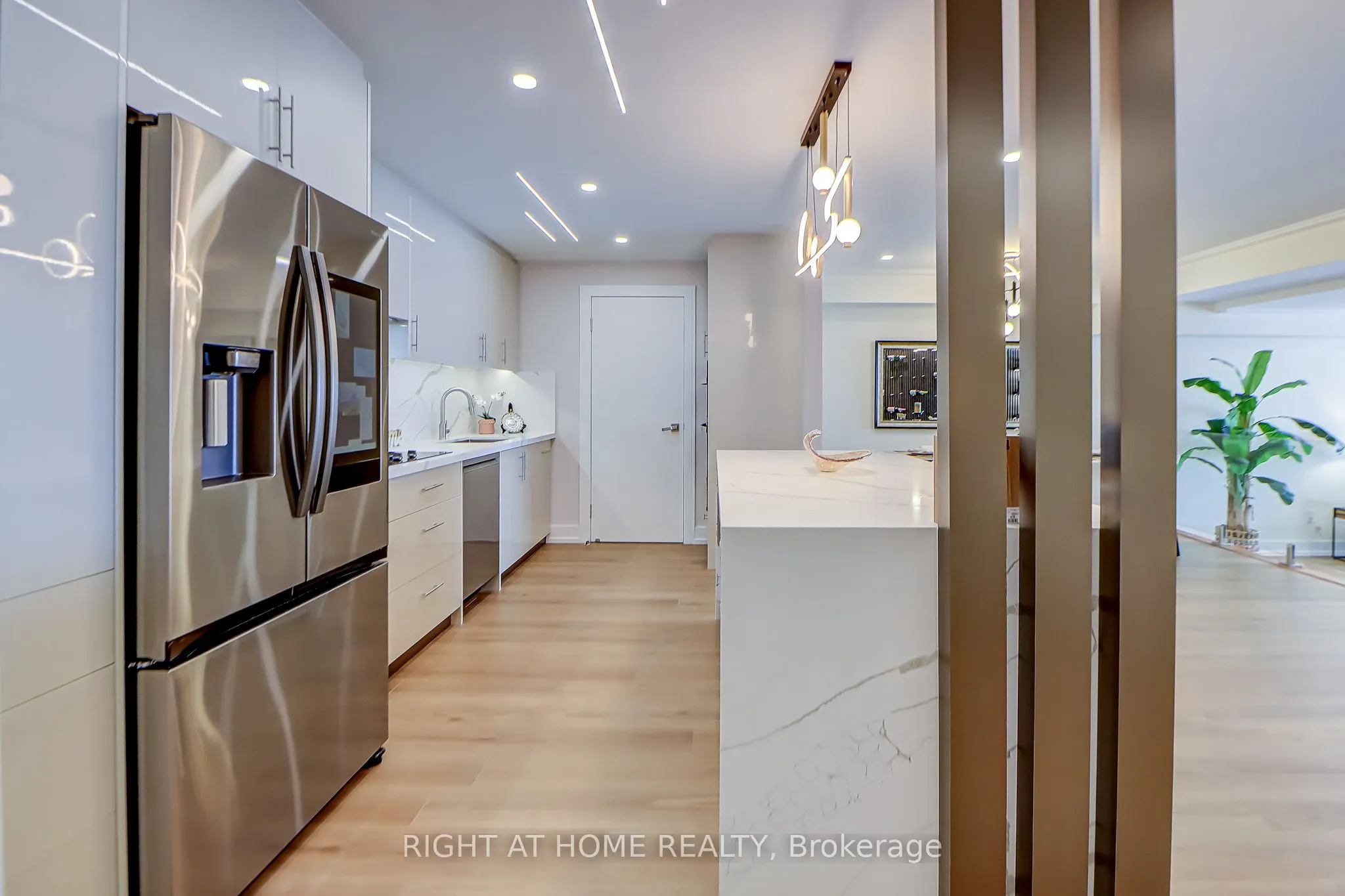 130 Carlton Street, #1207