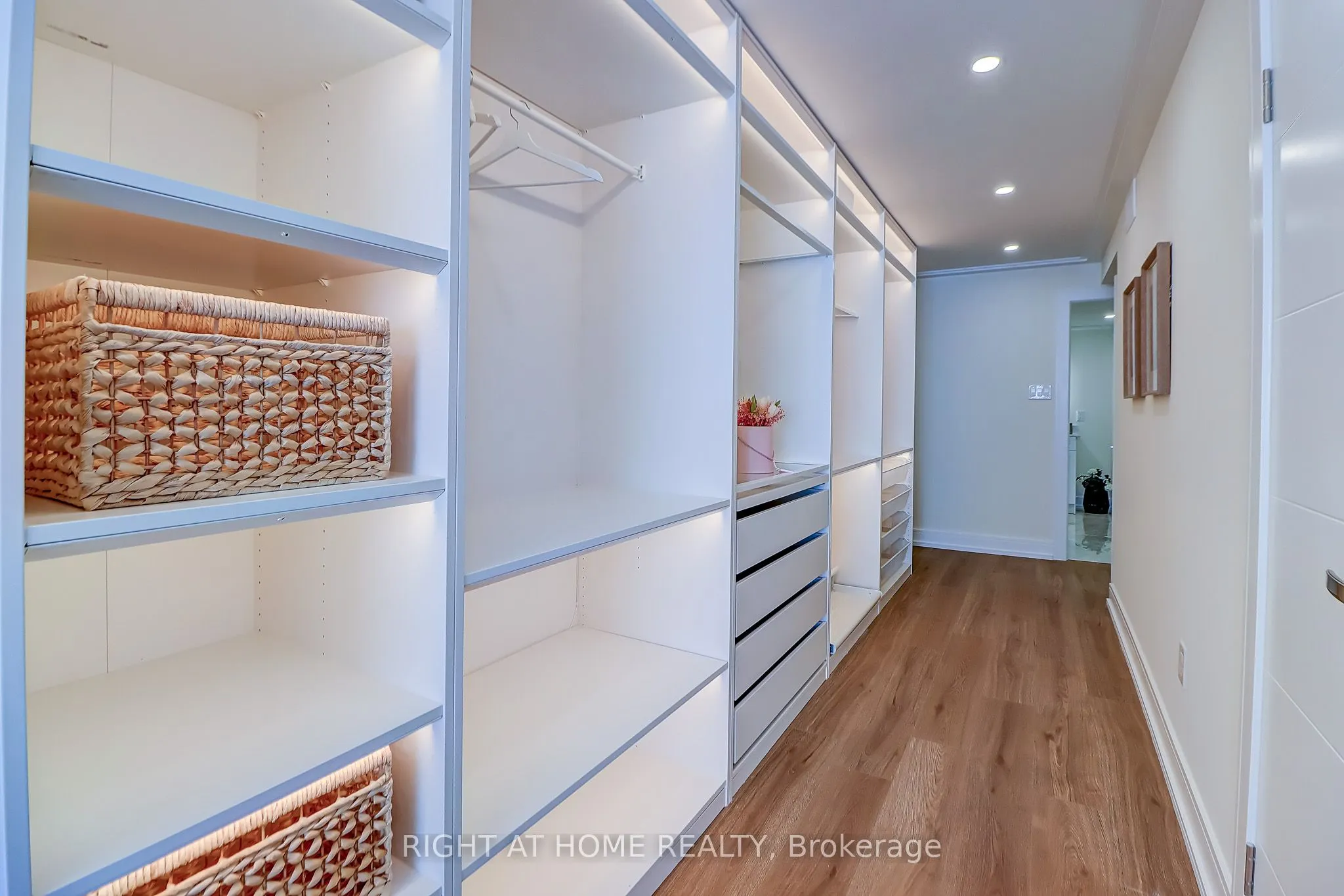 130 Carlton Street, #1207