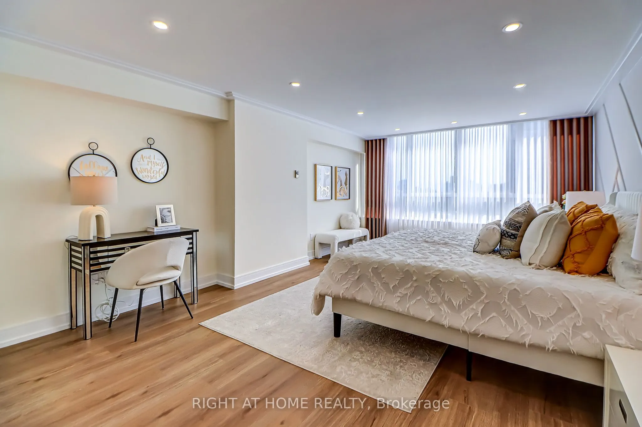 130 Carlton Street, #1207