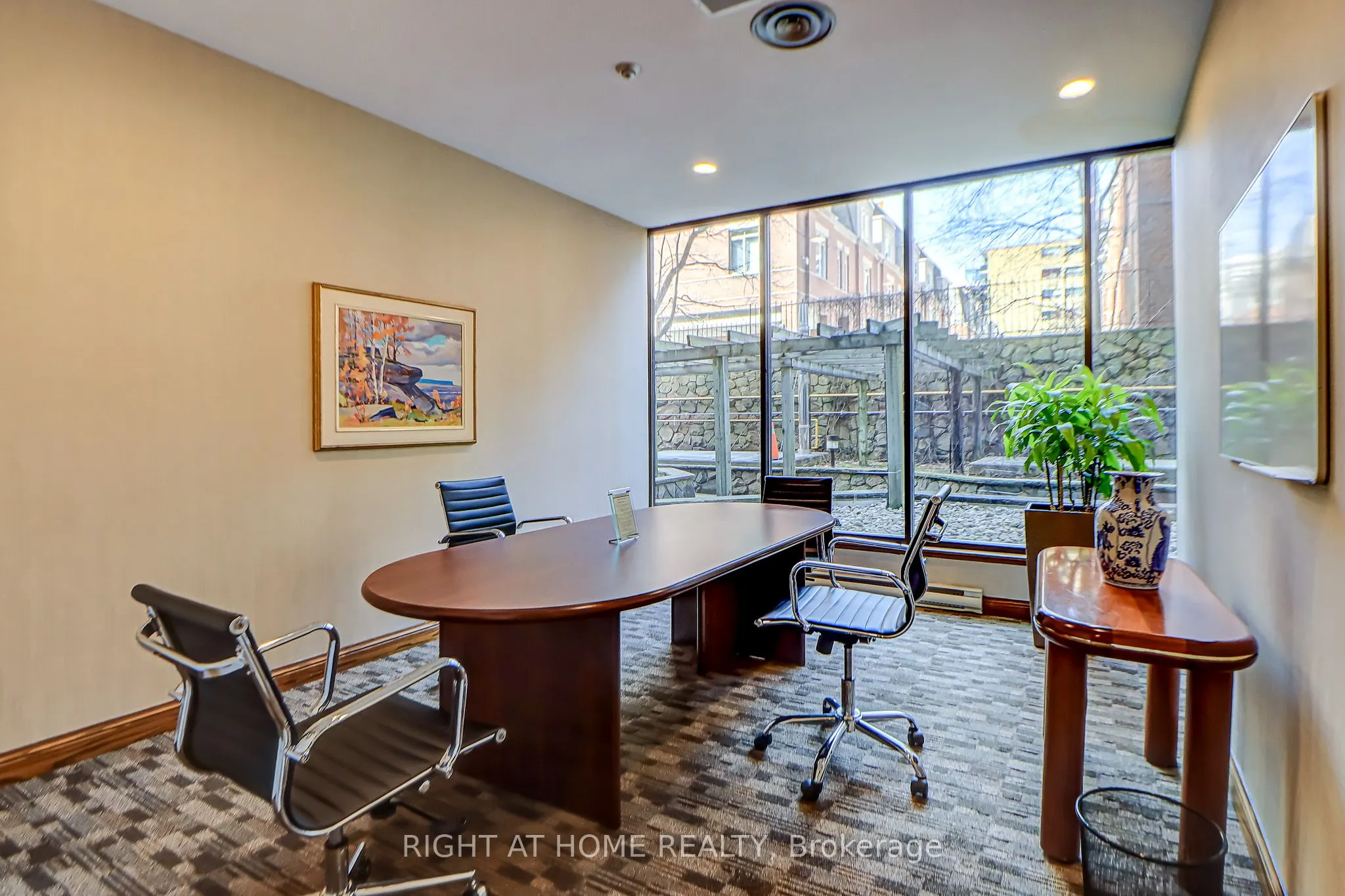 130 Carlton Street, #1207