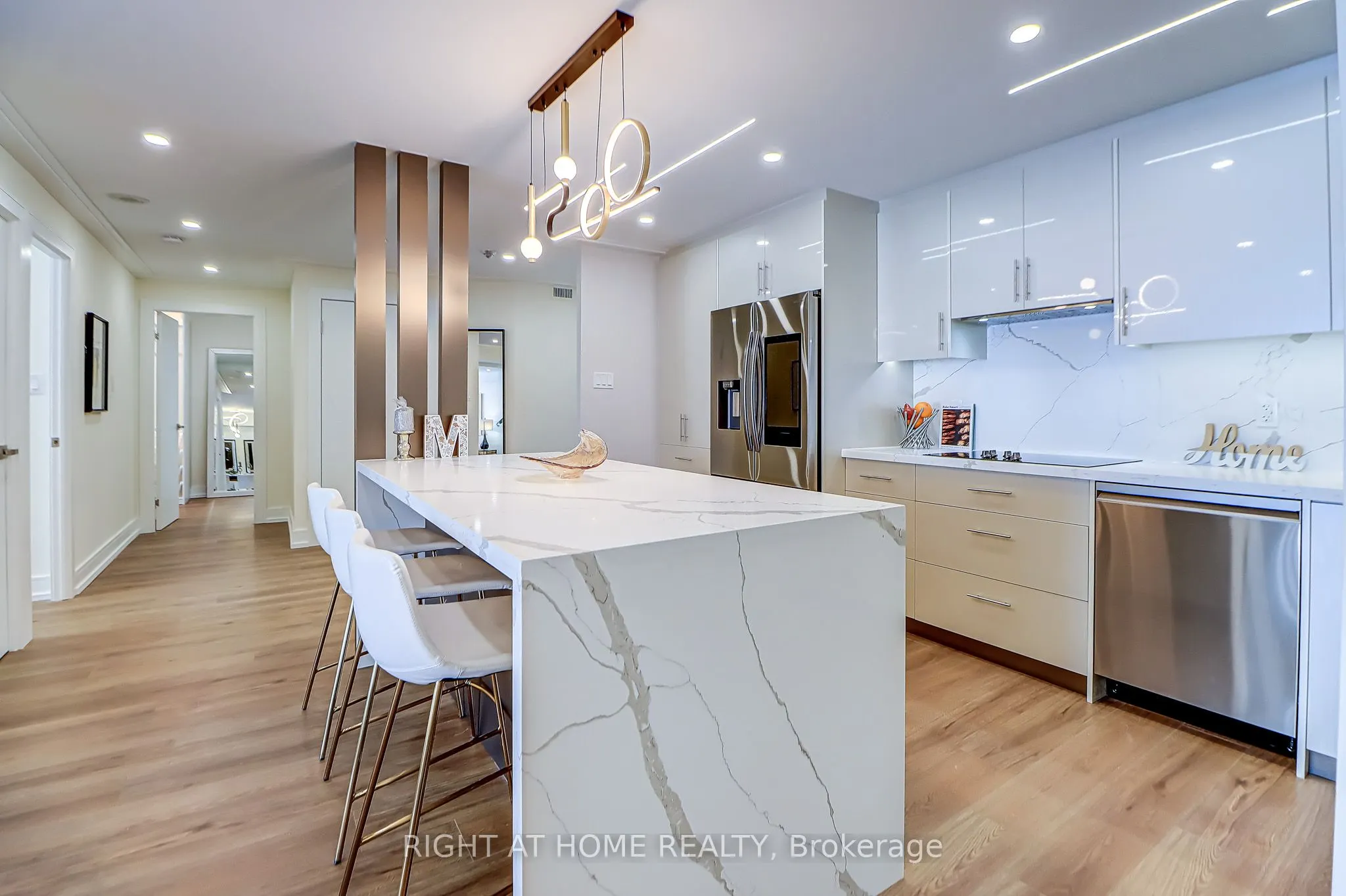 130 Carlton Street, #1207