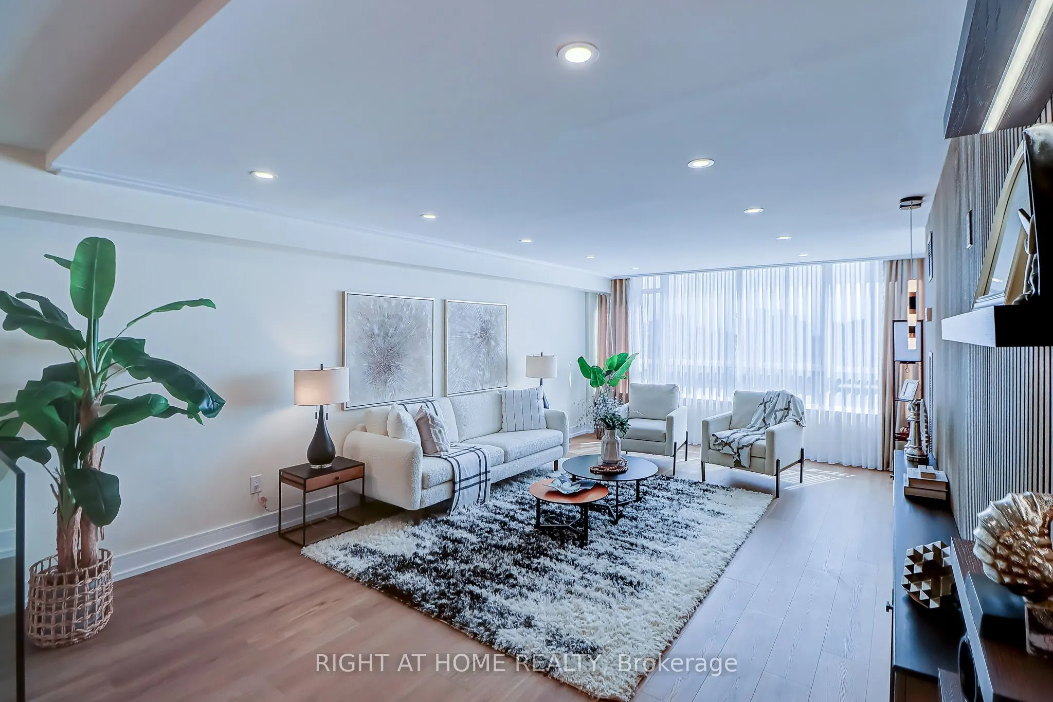 130 Carlton Street, #1207
