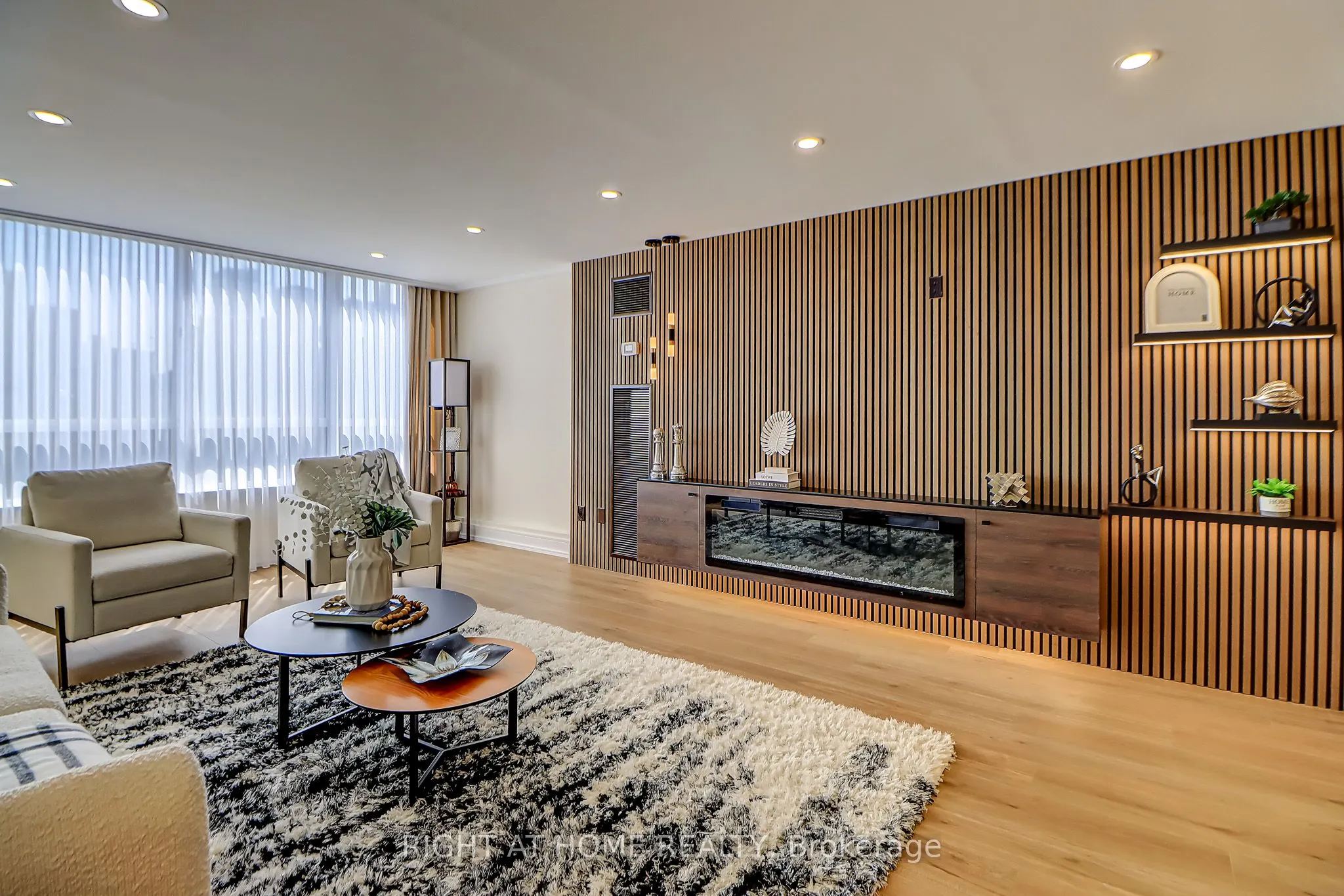 130 Carlton Street, #1207