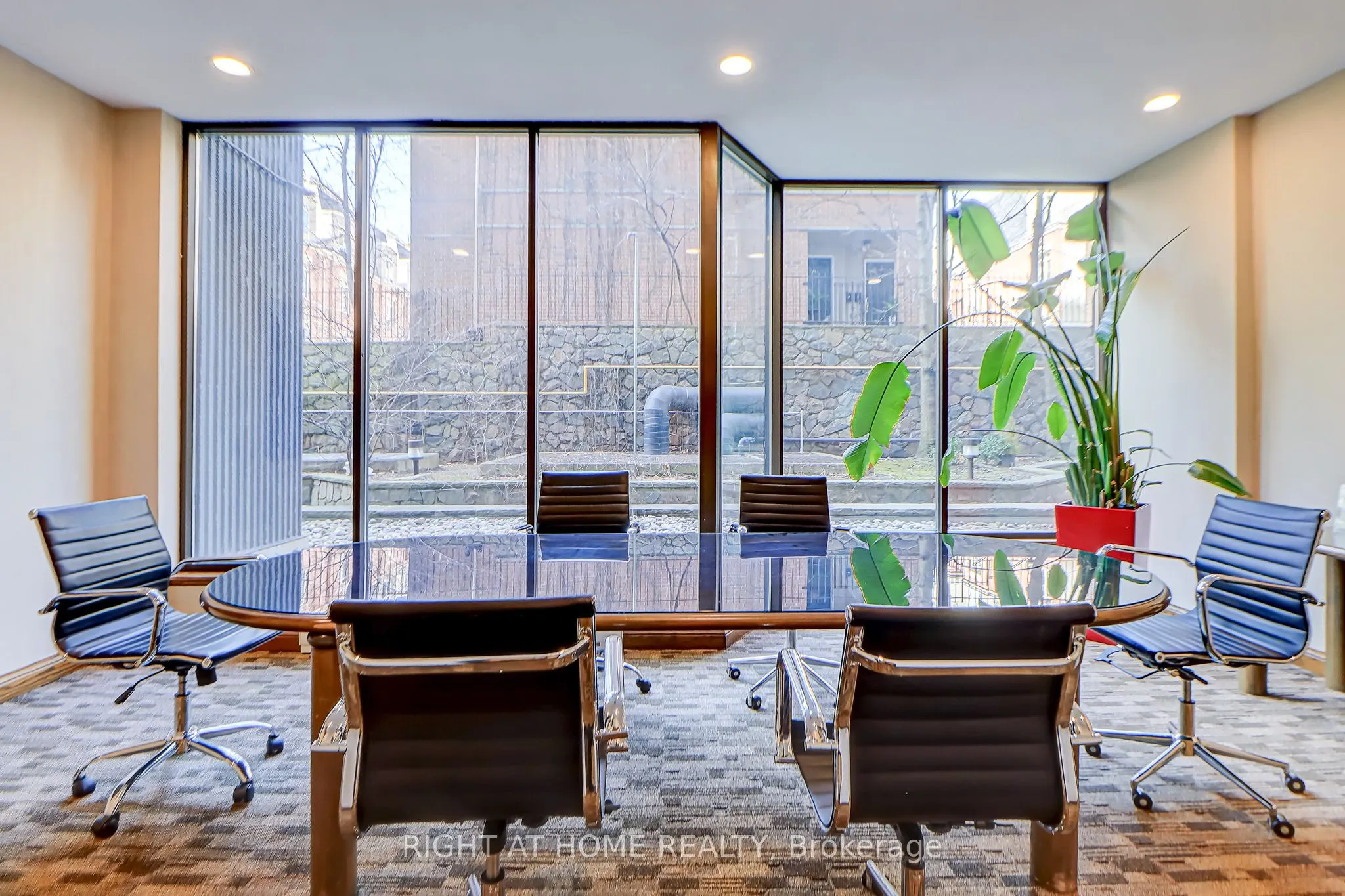 130 Carlton Street, #1207