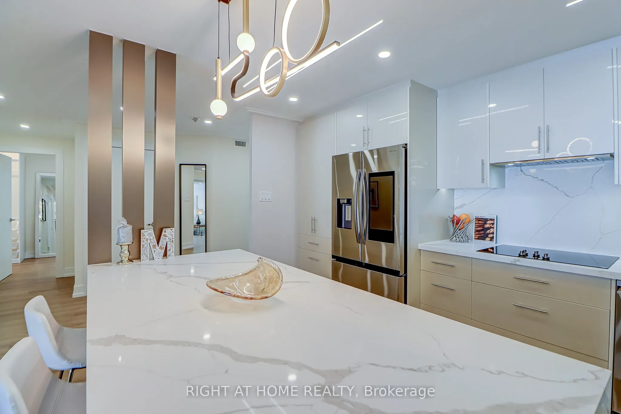 130 Carlton Street, #1207