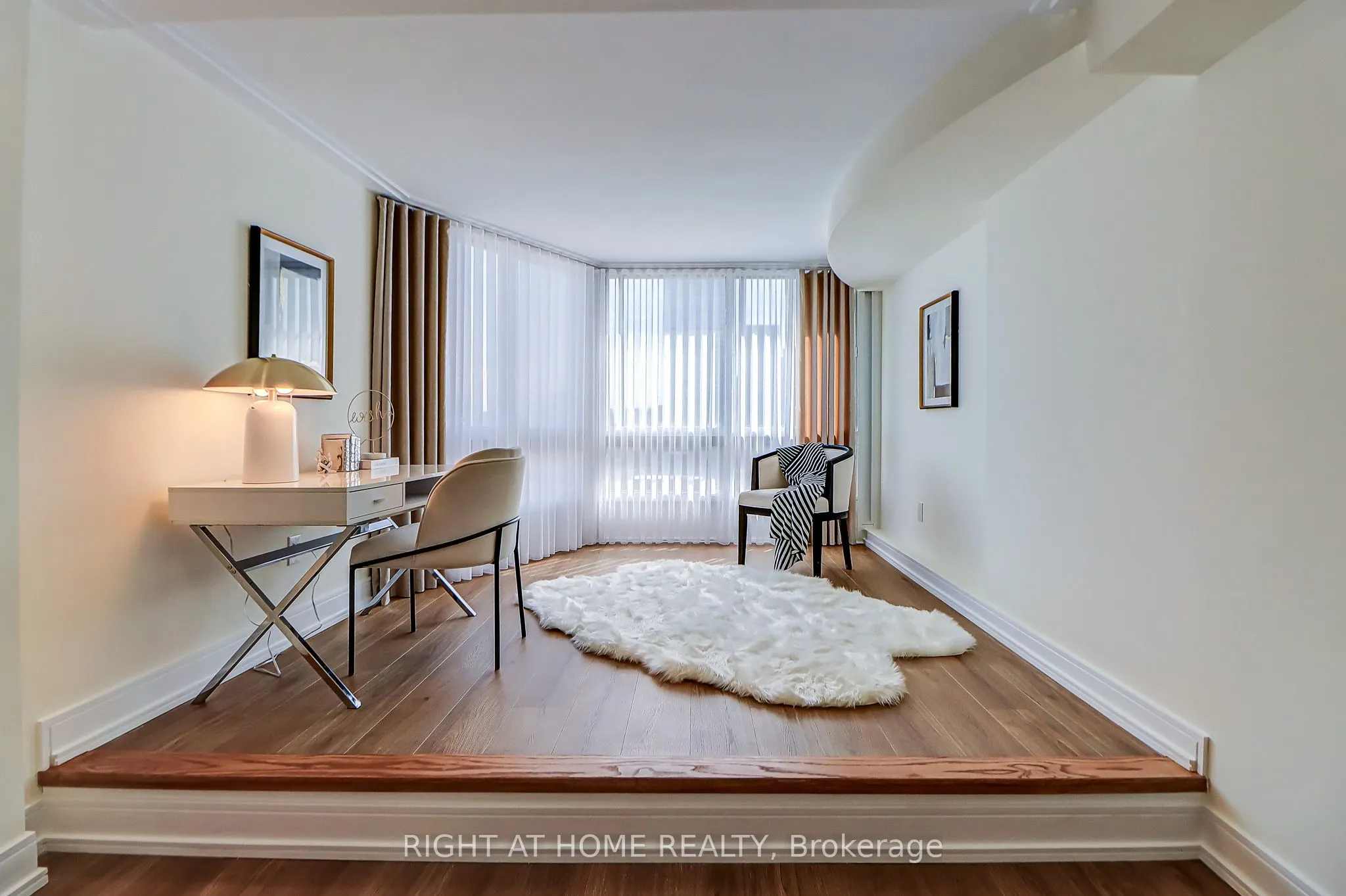 130 Carlton Street, #1207