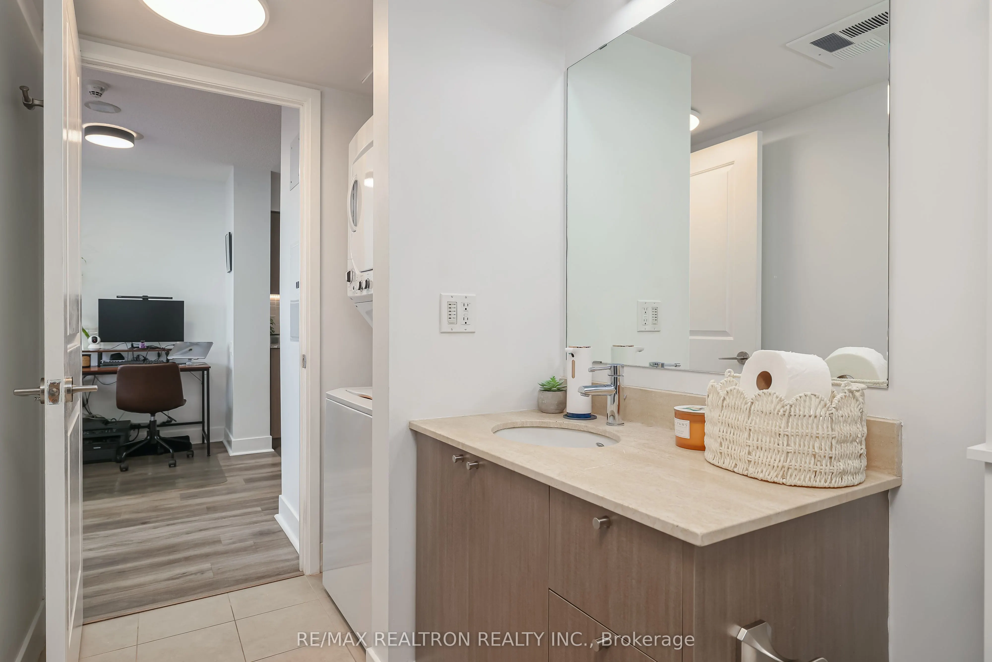 23 Sheppard Avenue E, #1505