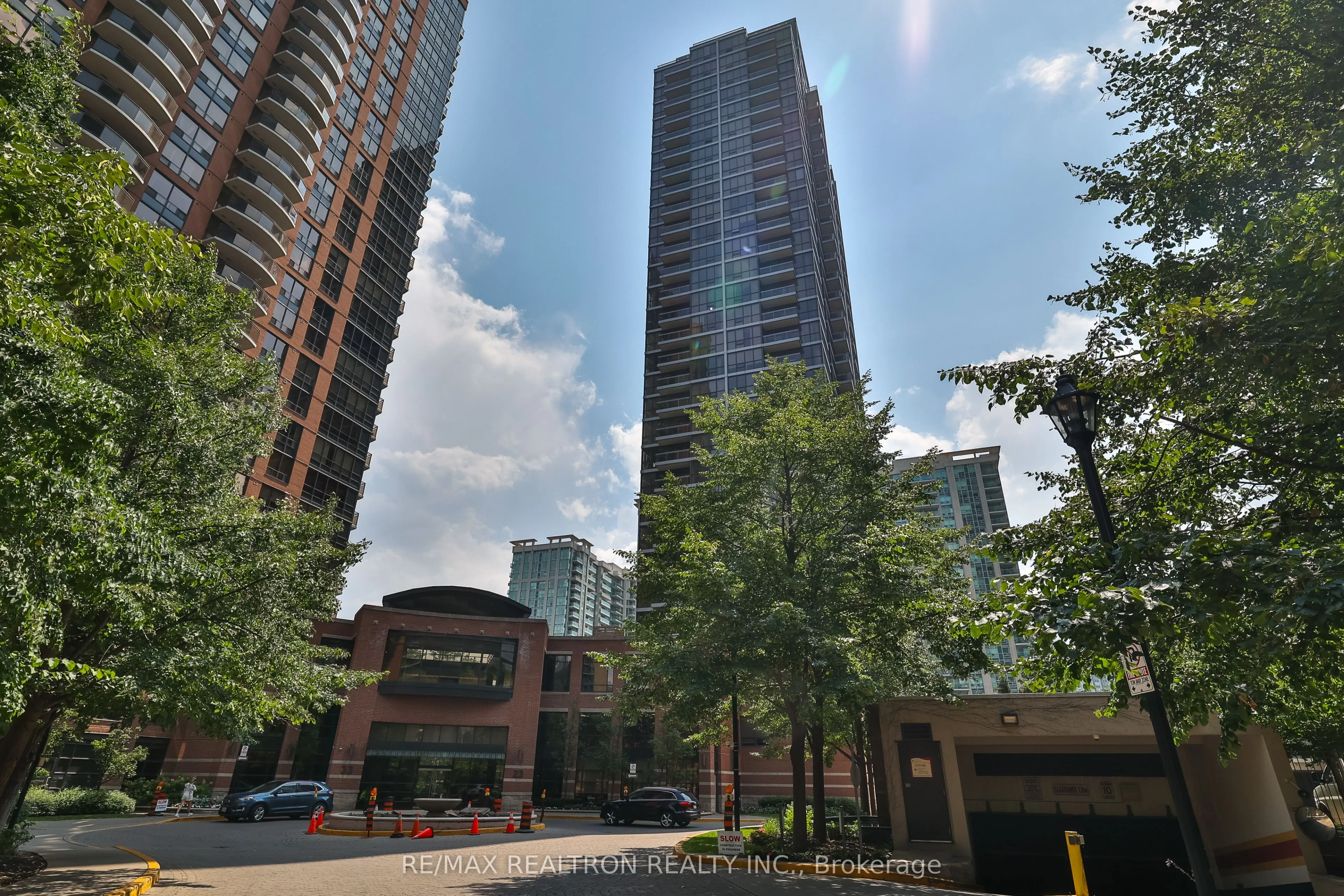 23 Sheppard Avenue E, #1505