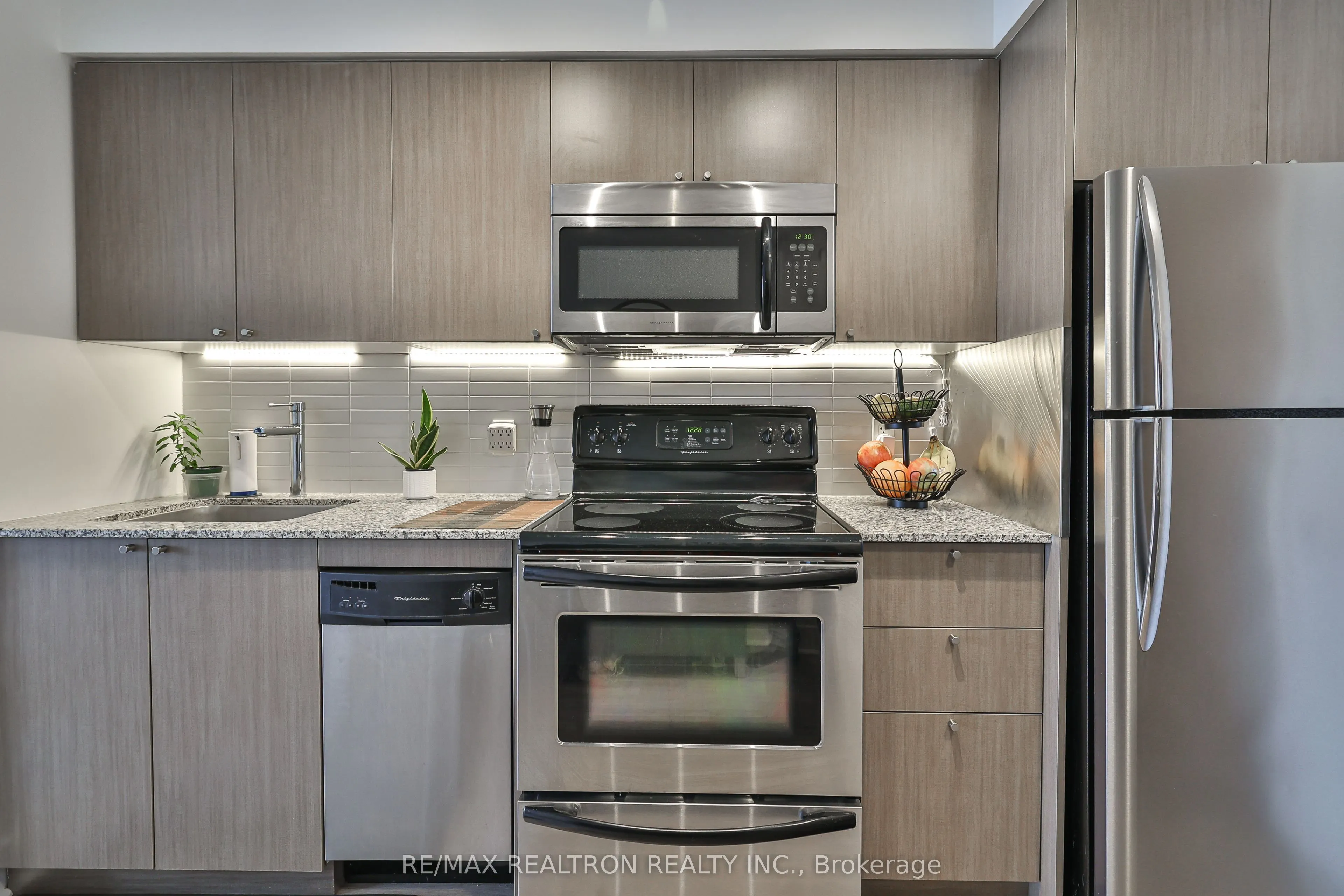 23 Sheppard Avenue E, #1505