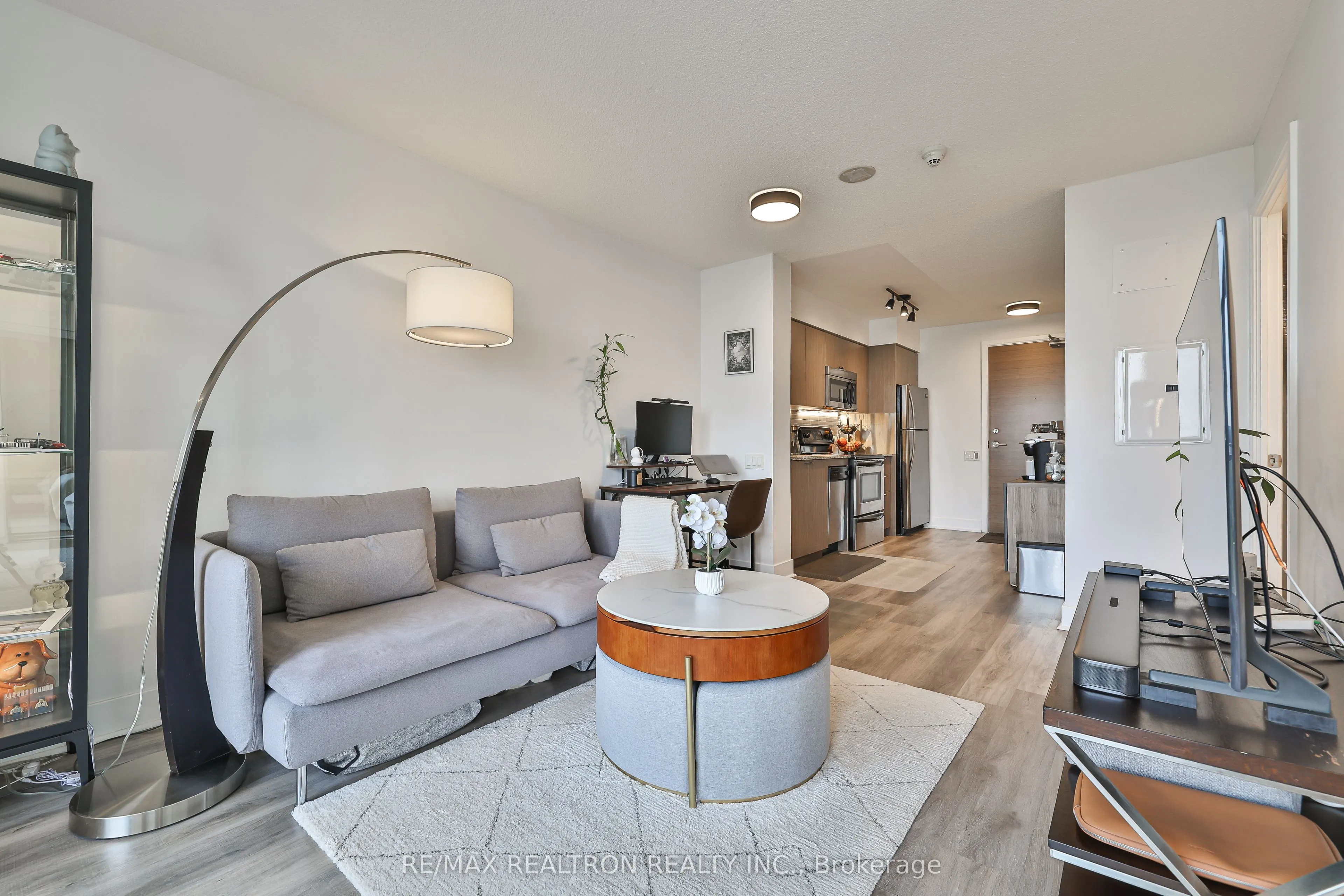 23 Sheppard Avenue E, #1505