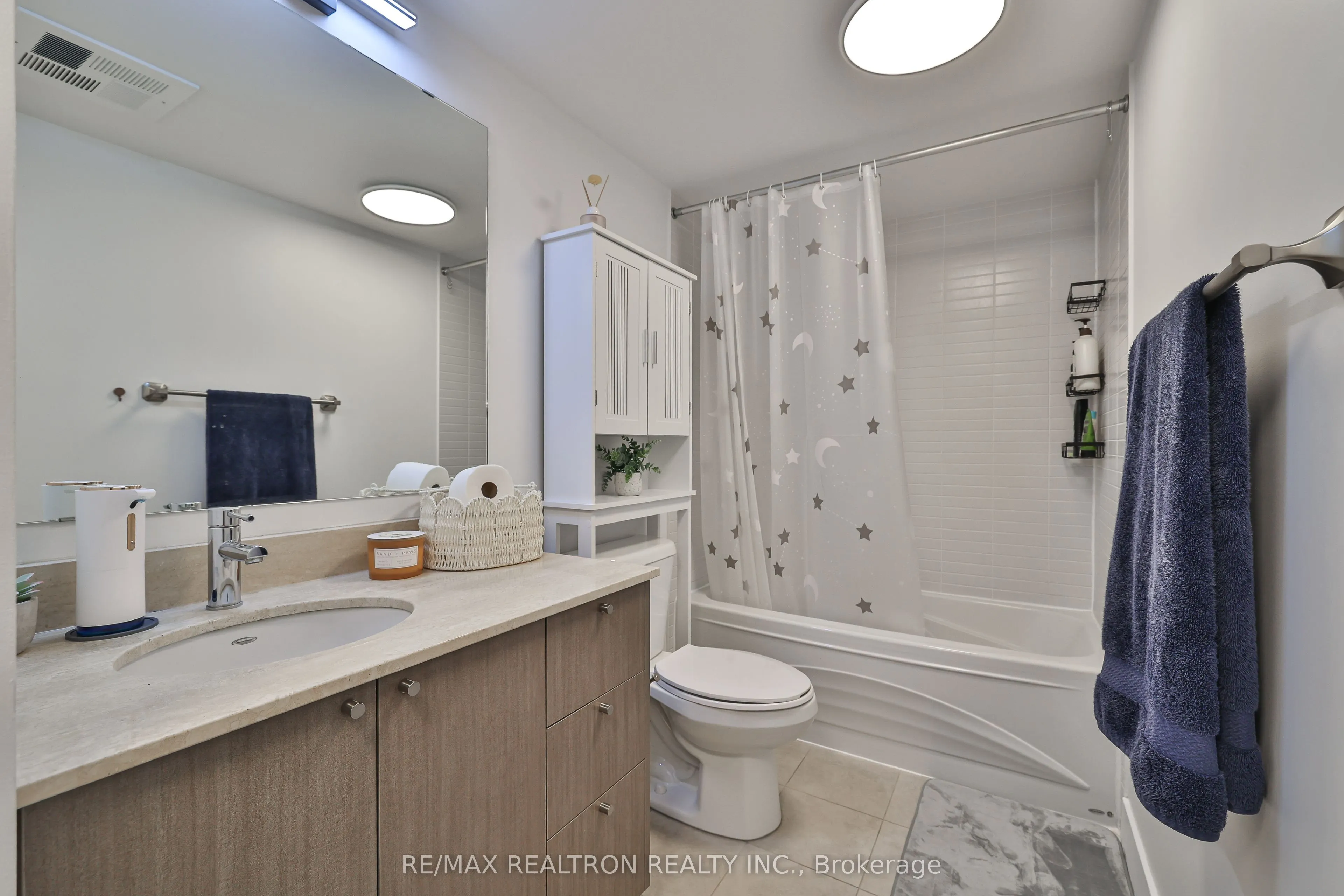 23 Sheppard Avenue E, #1505