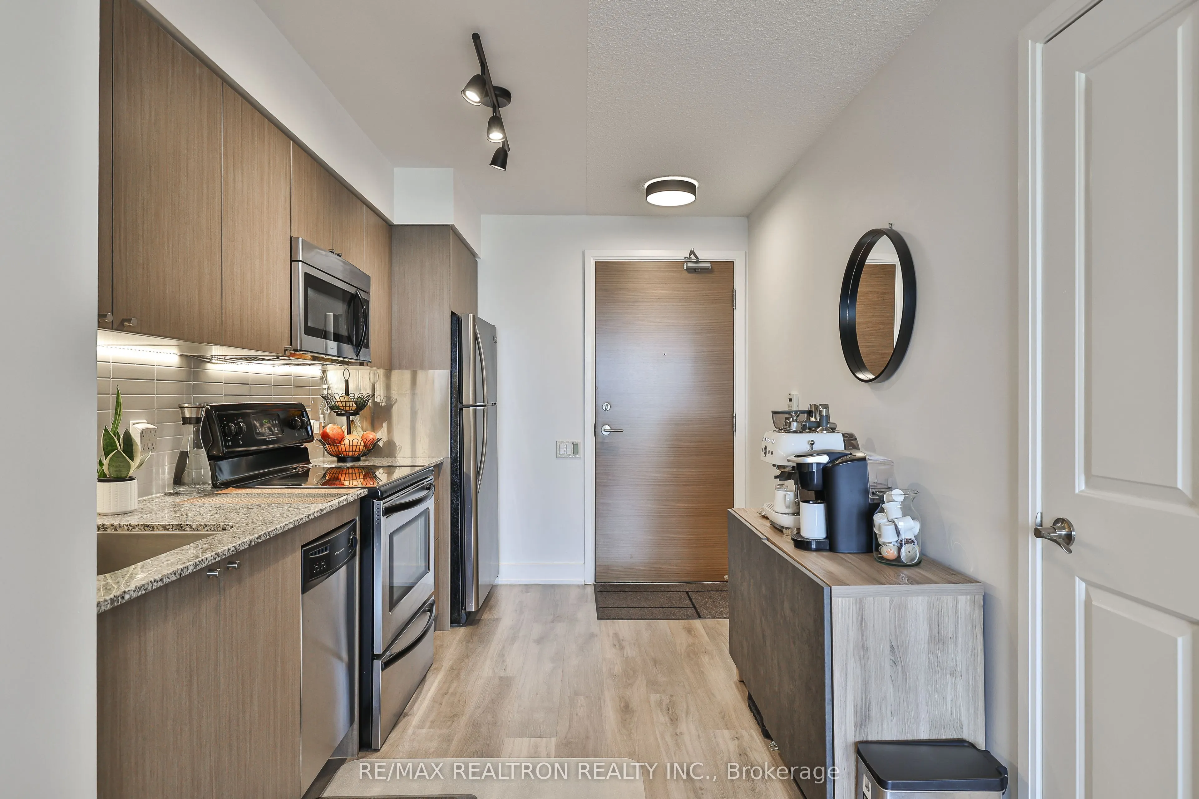23 Sheppard Avenue E, #1505