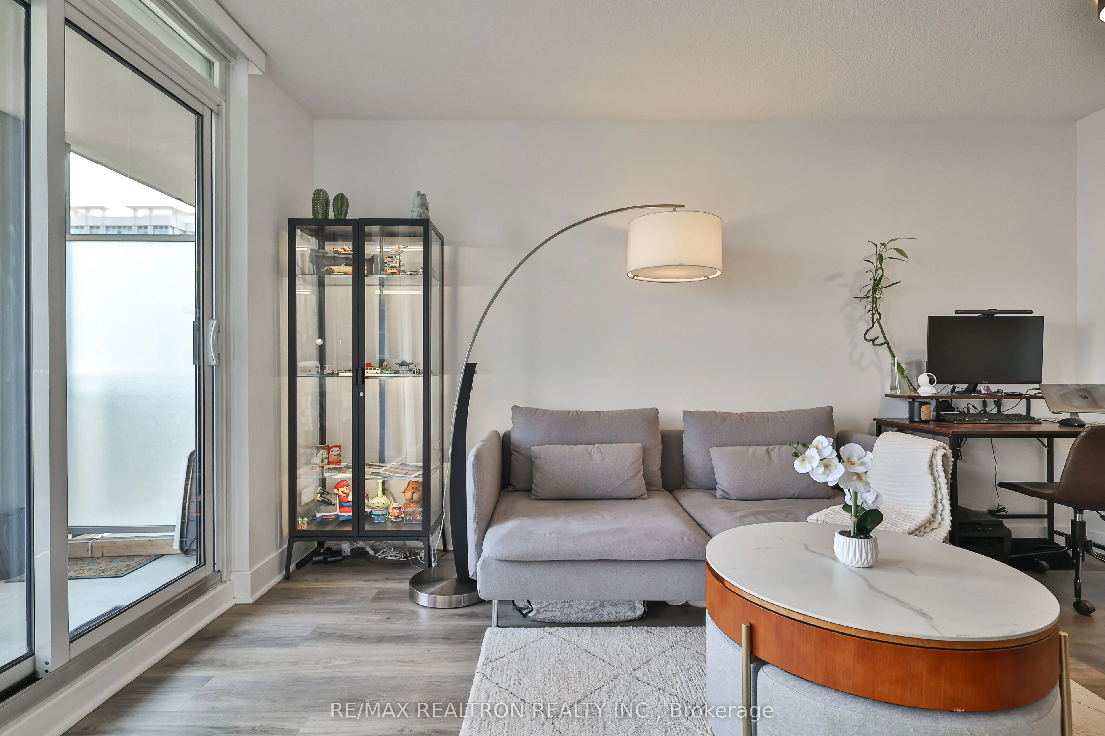 23 Sheppard Avenue E, #1505
