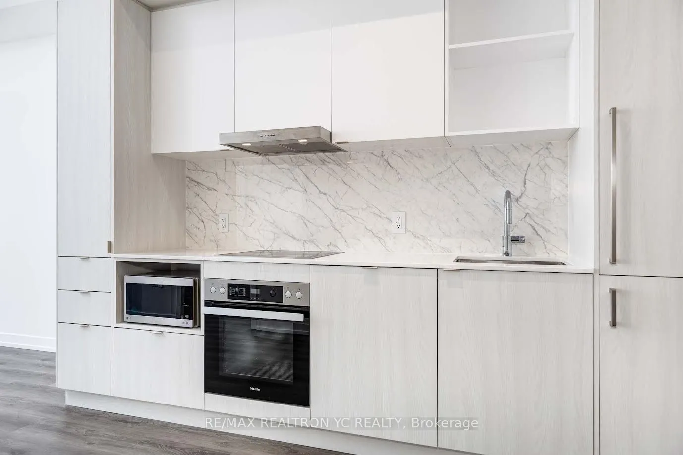 138 Downes Street, #6908
