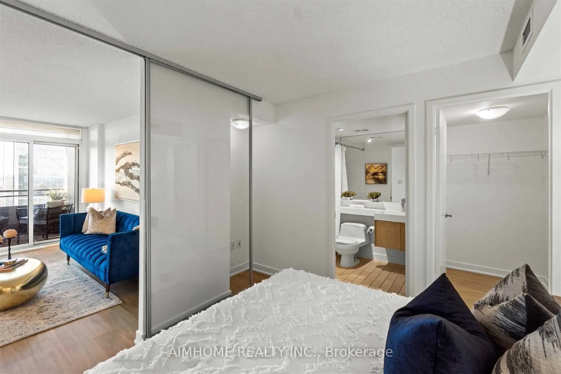 25 Telegram Mews, #4511