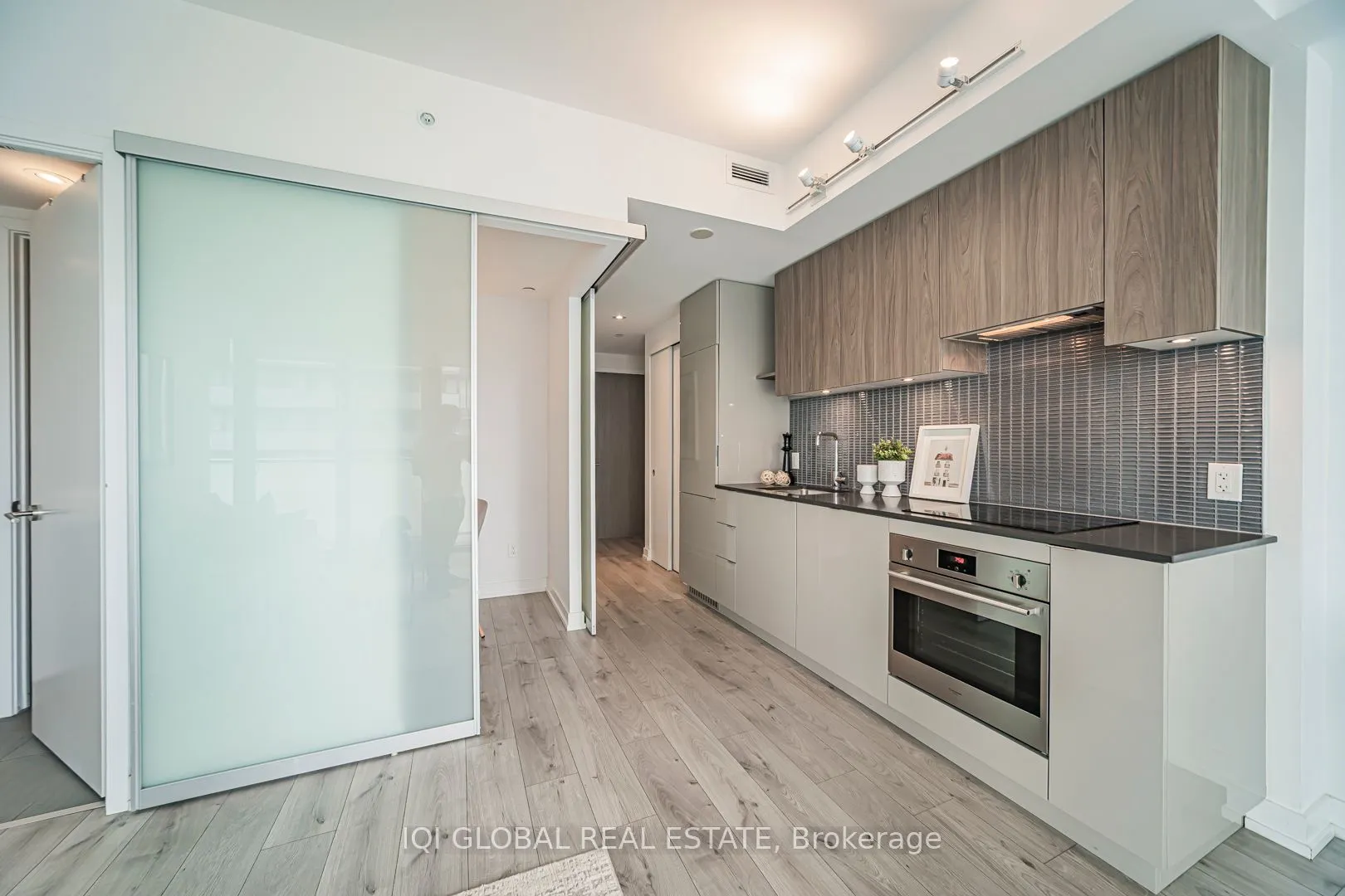 161 Roehampton Avenue, #2505