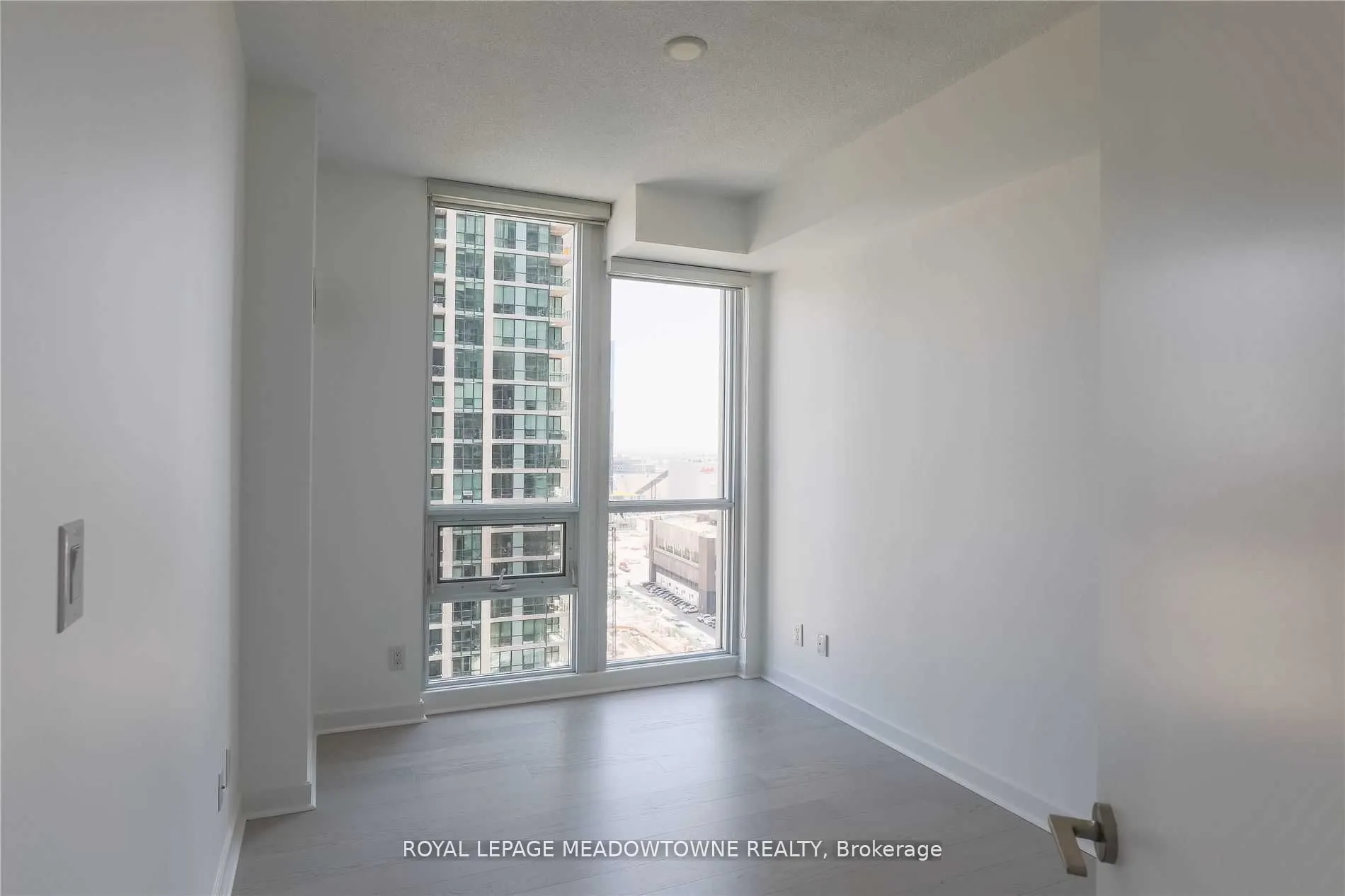 18 Harbour Street, #1805