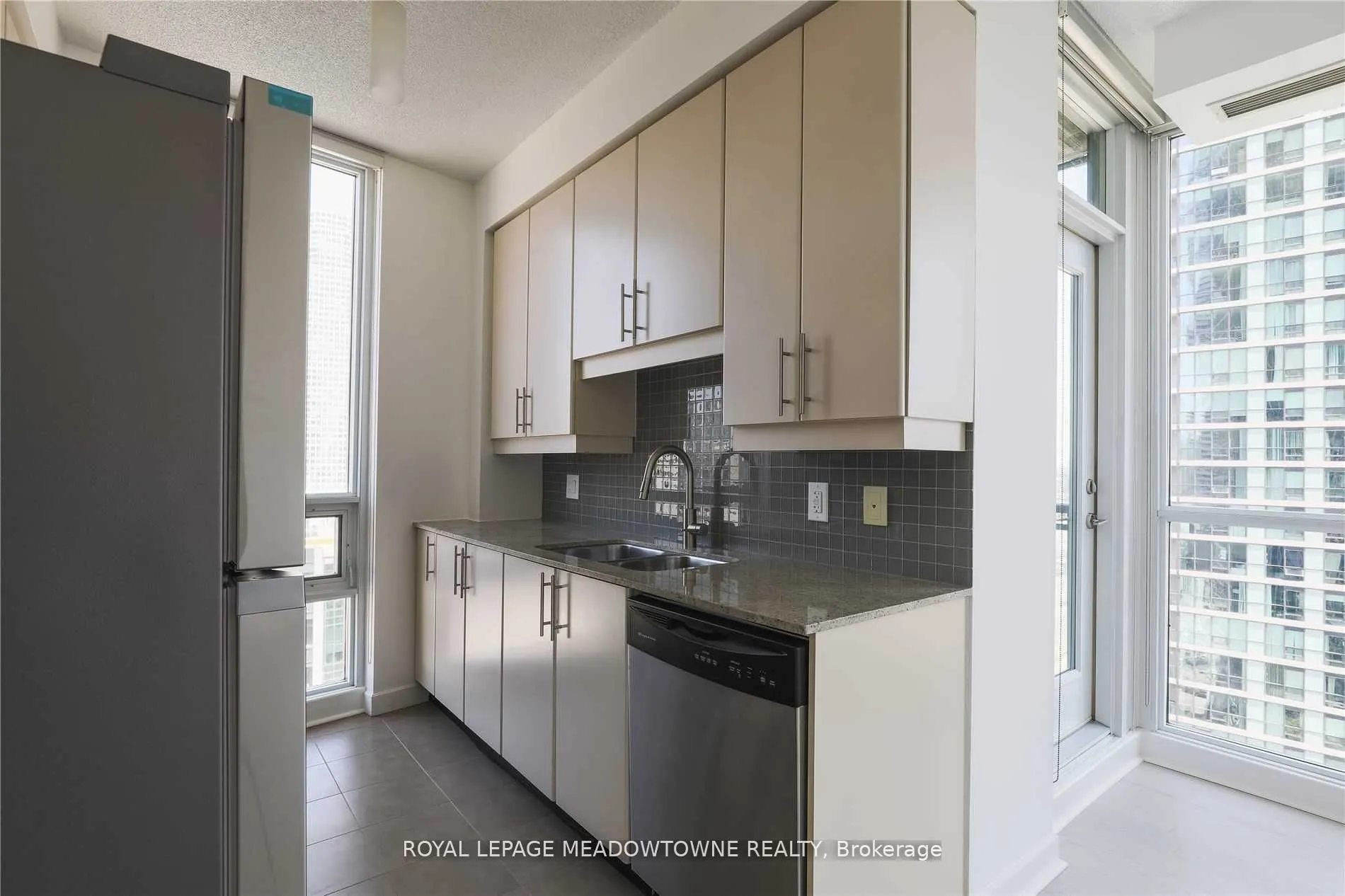18 Harbour Street, #1805