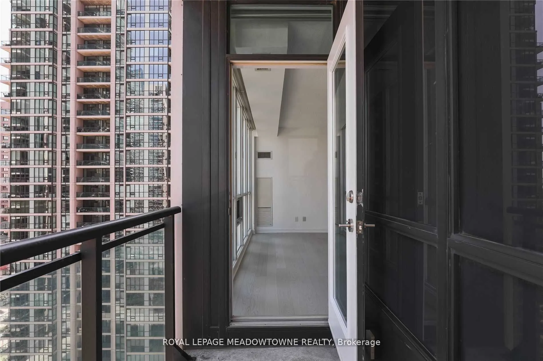18 Harbour Street, #1805