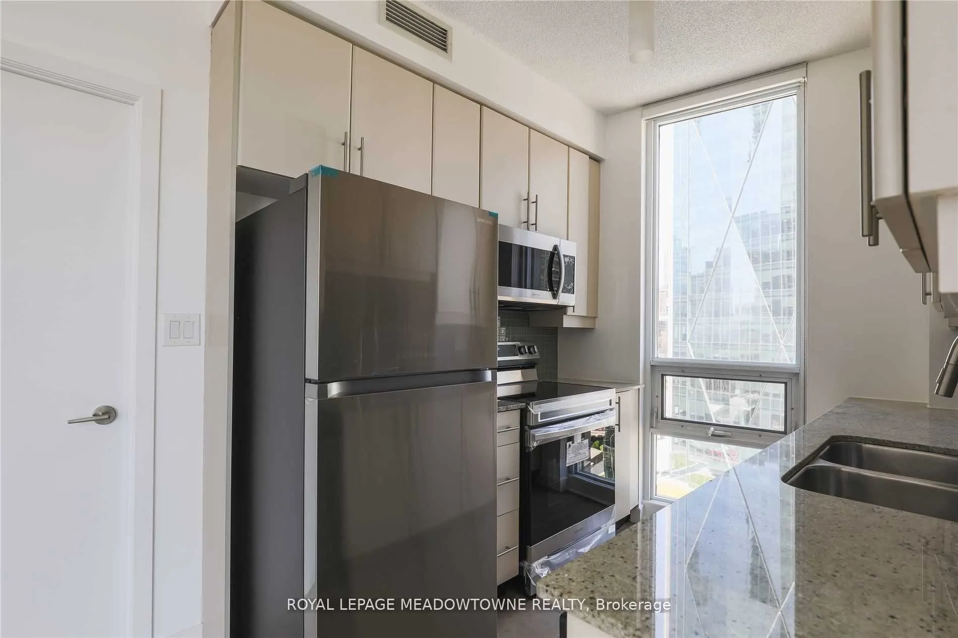 18 Harbour Street, #1805