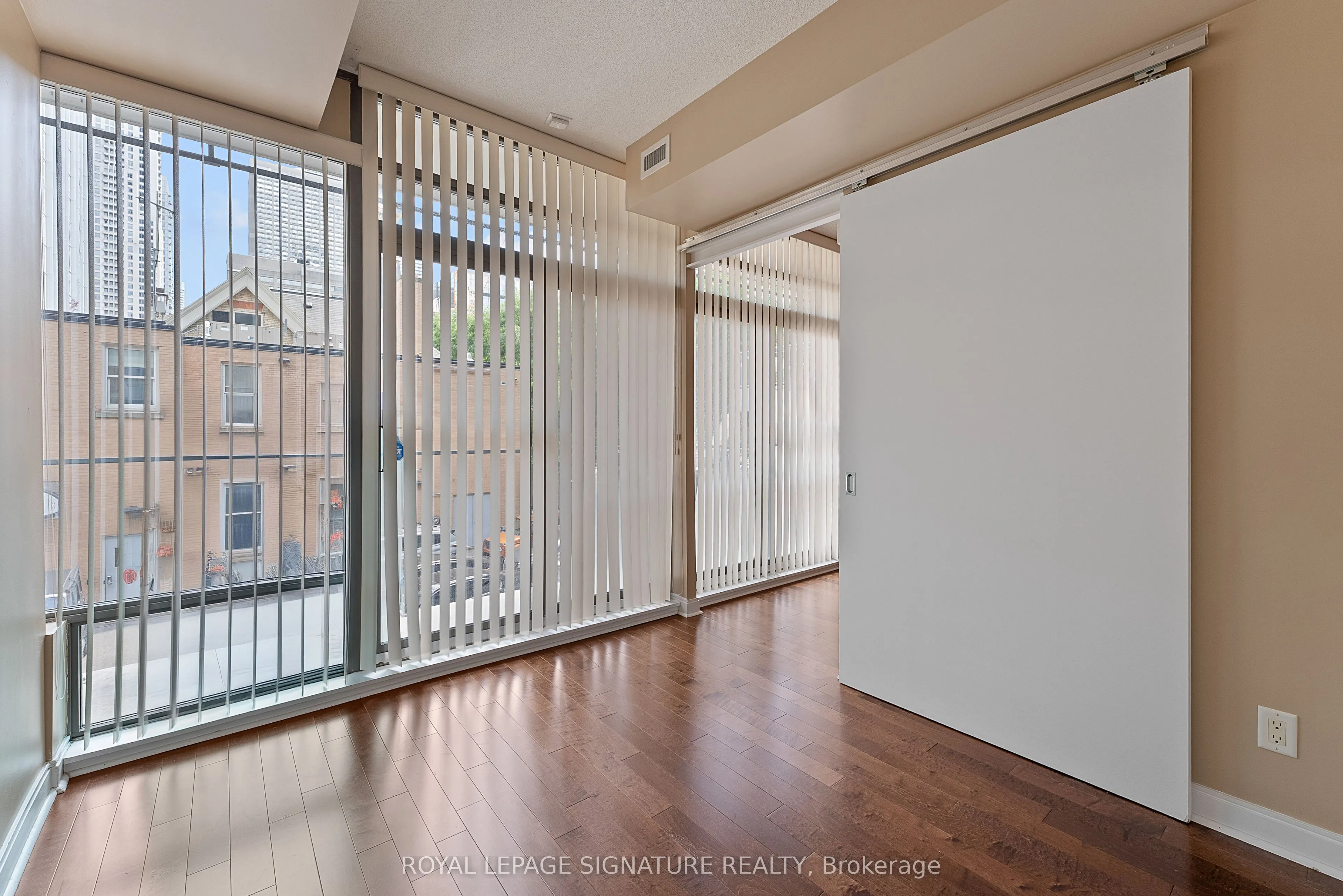21 Scollard Street, #209