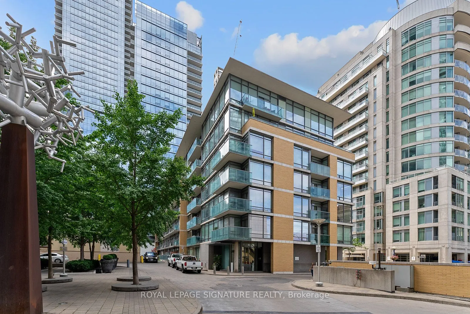 21 Scollard Street, #209
