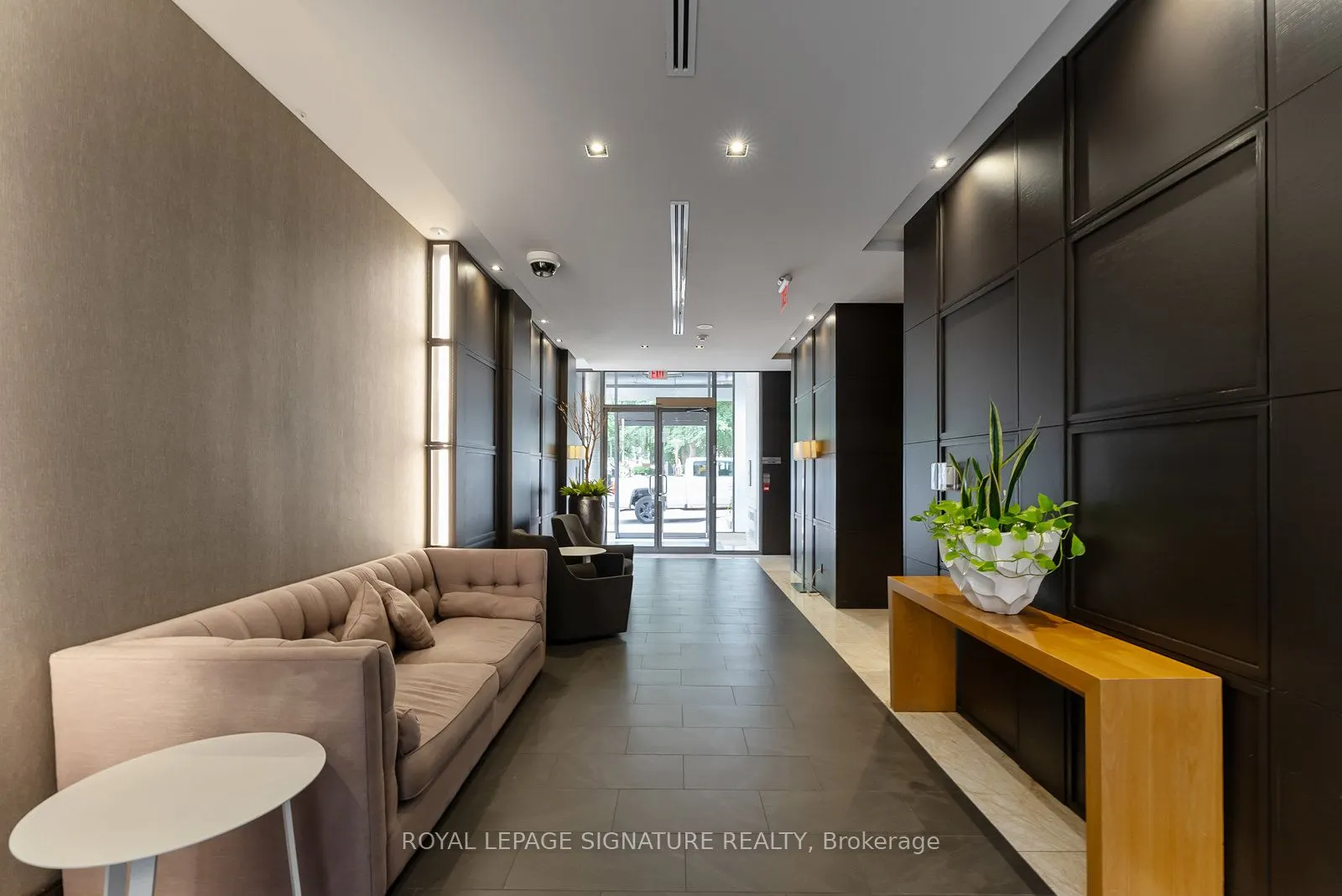 21 Scollard Street, #209