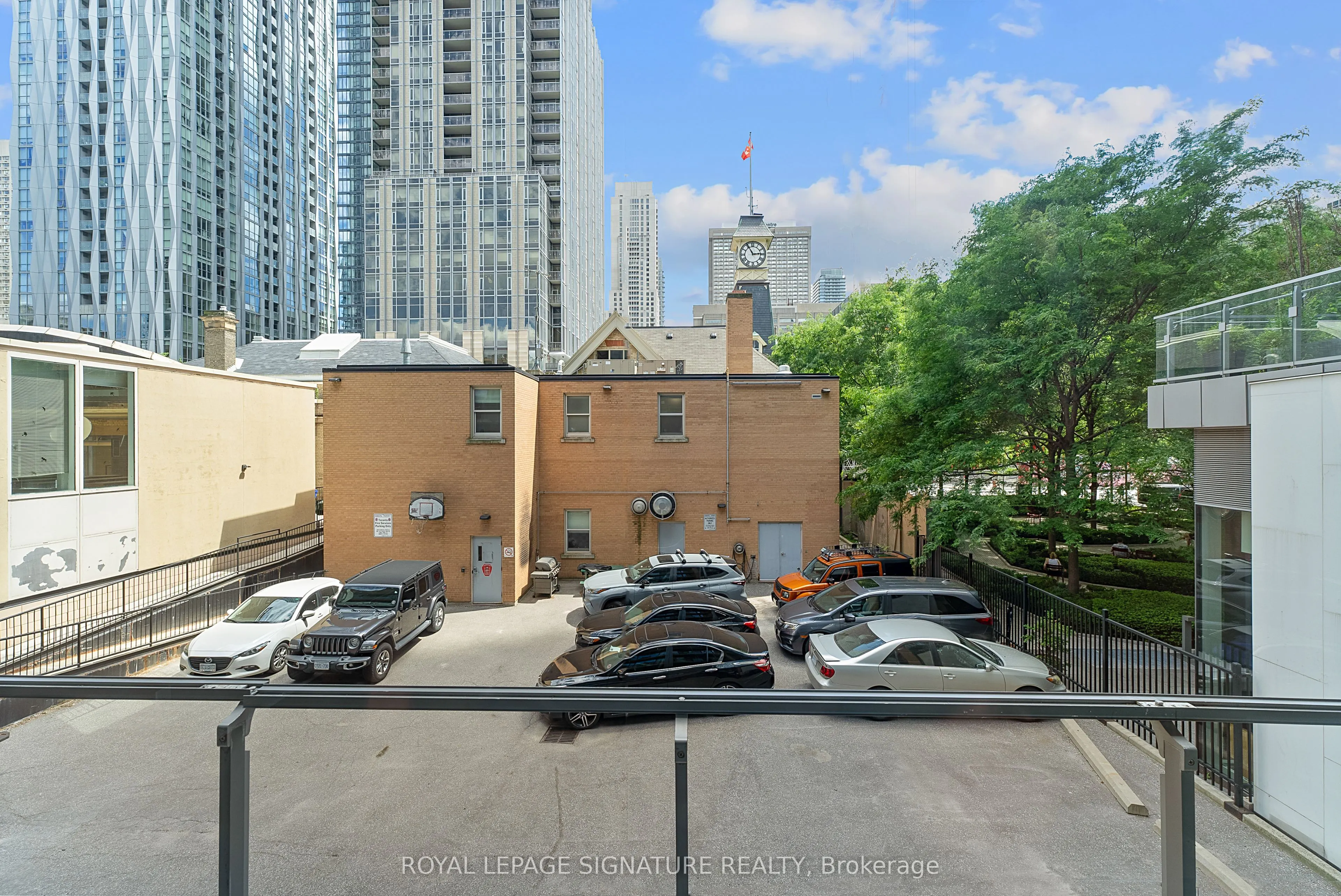 21 Scollard Street, #209
