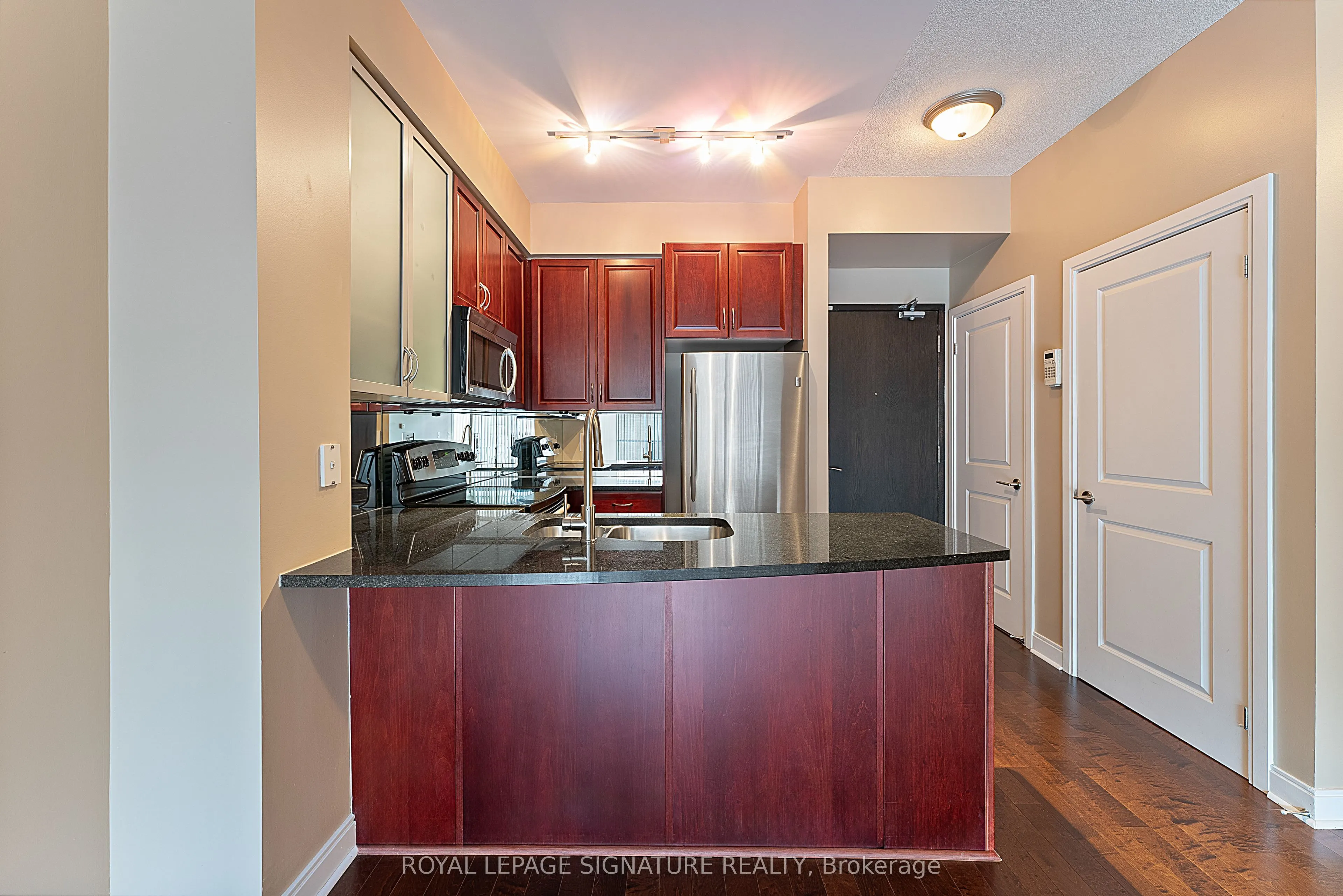 21 Scollard Street, #209