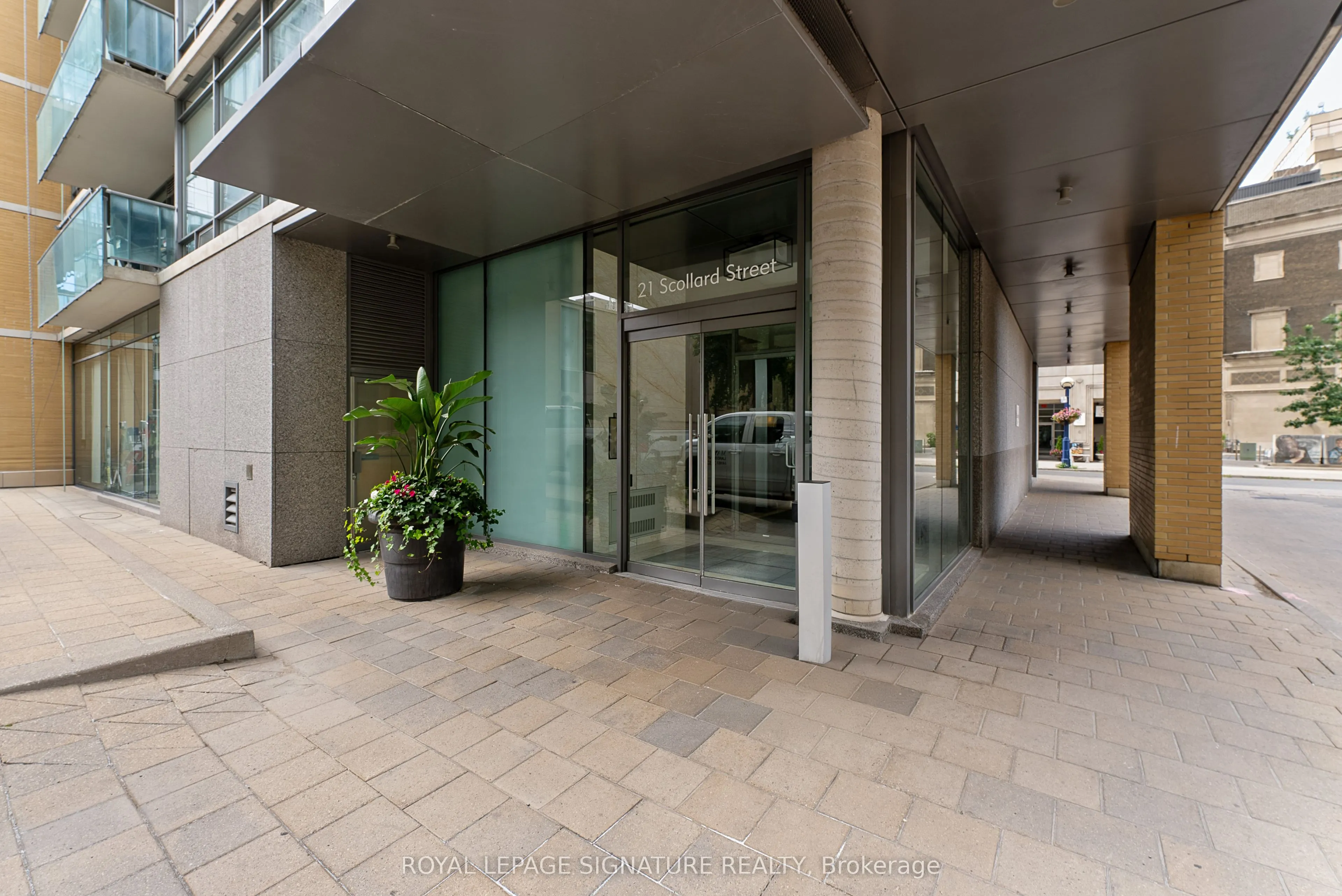 21 Scollard Street, #209