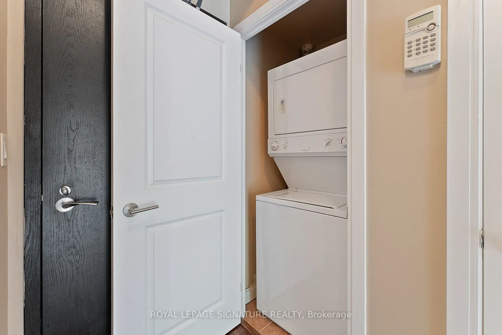 21 Scollard Street, #209