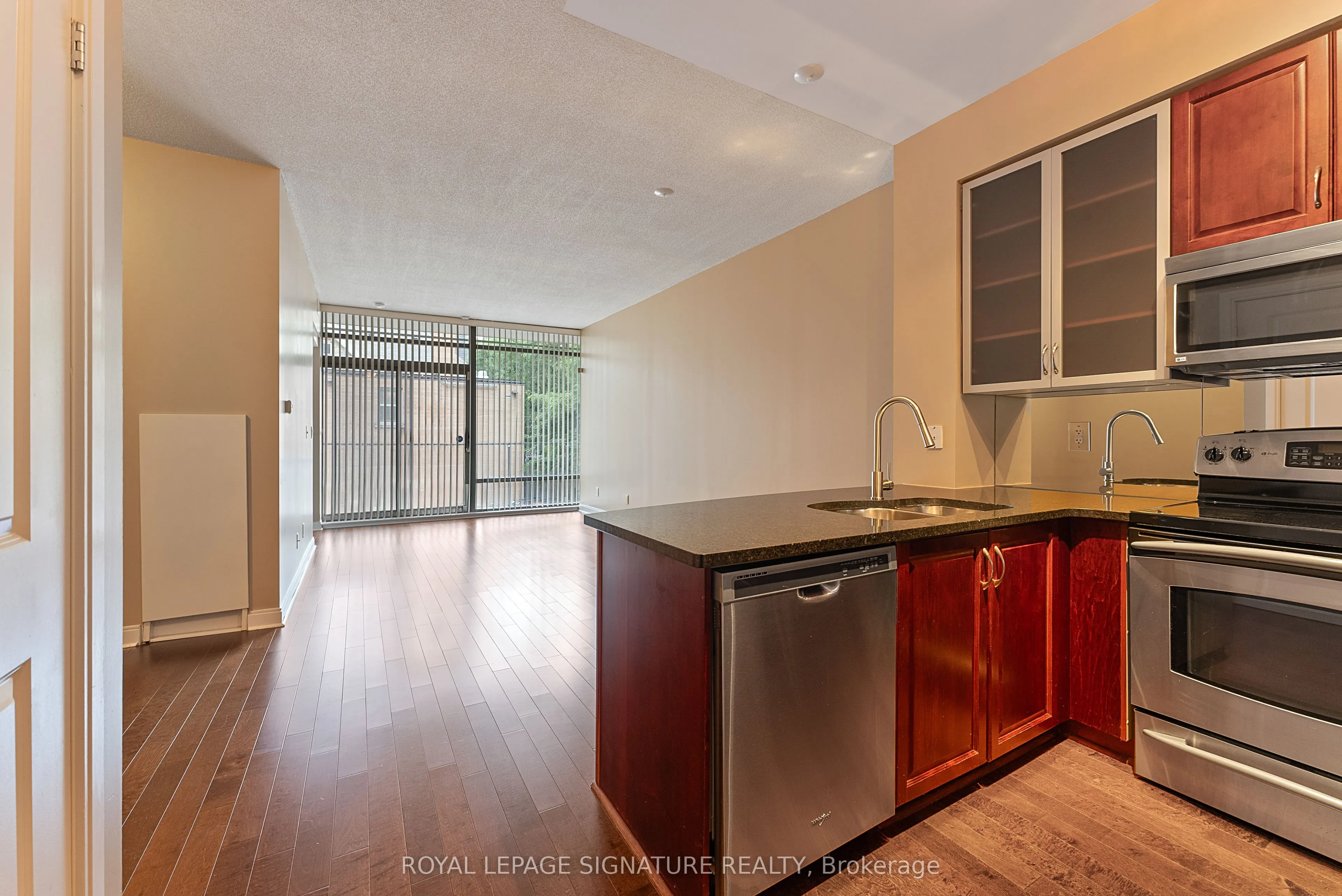 21 Scollard Street, #209