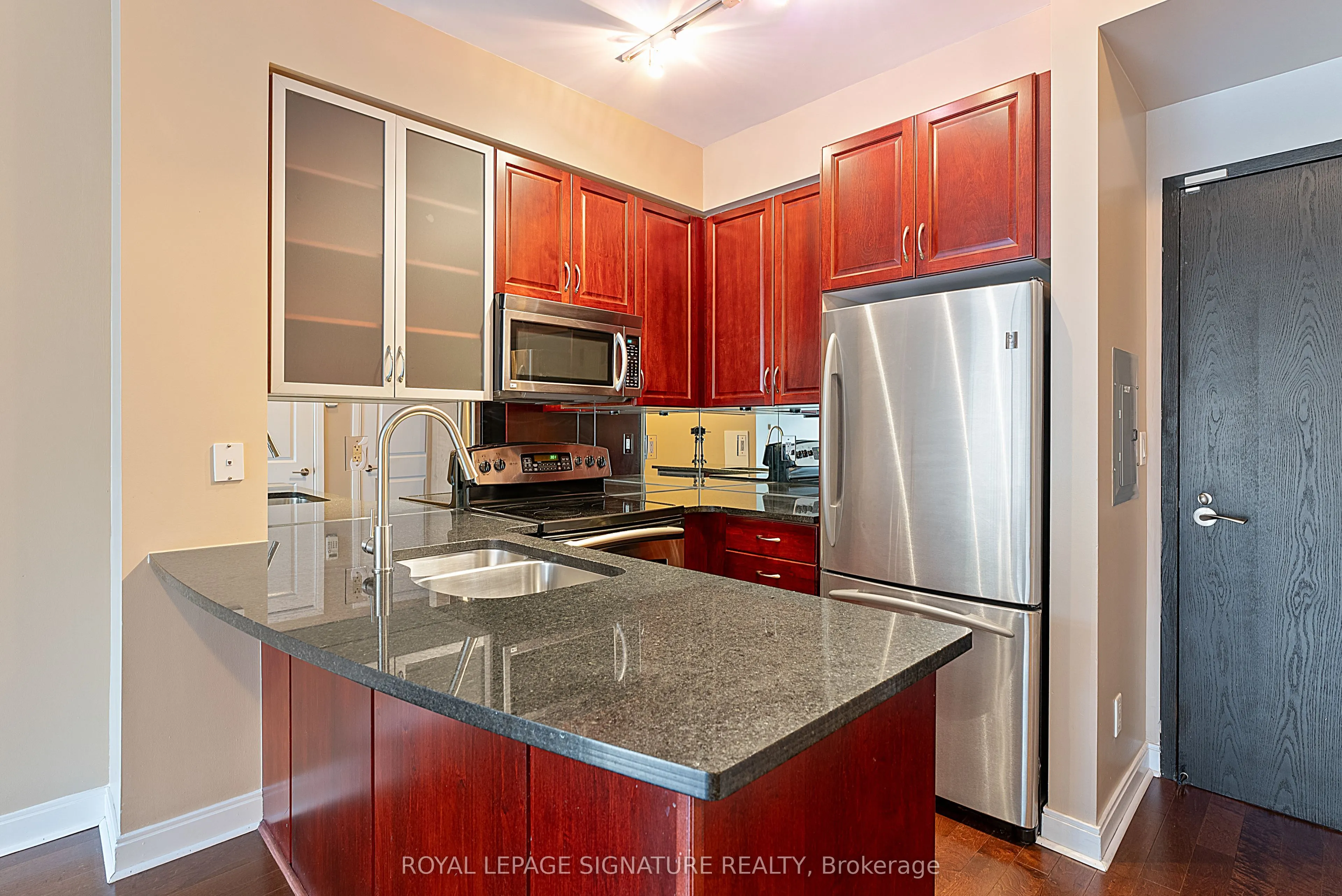 21 Scollard Street, #209