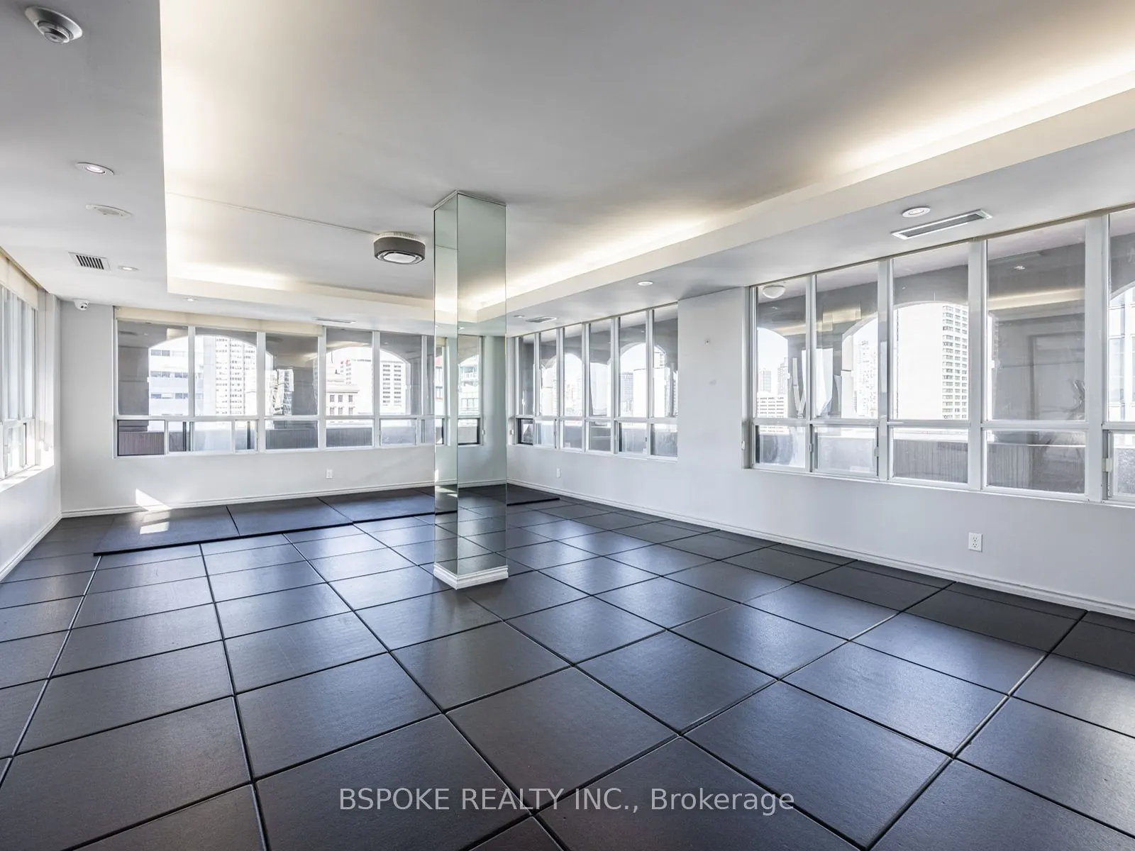 140 Simcoe Street, #304