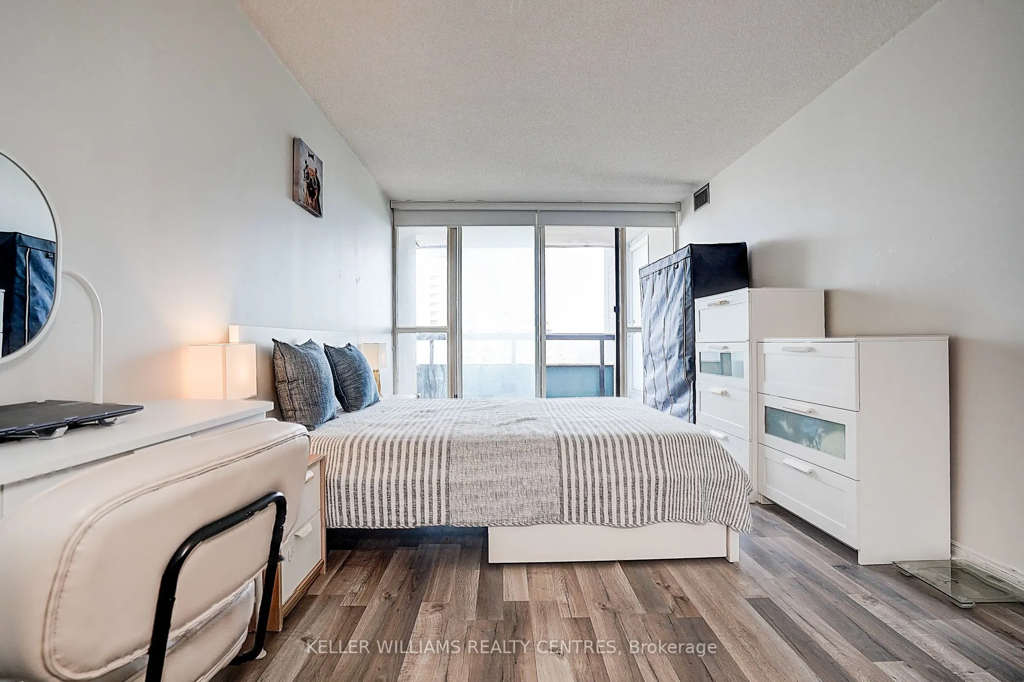 7 Bishop Avenue, #1511