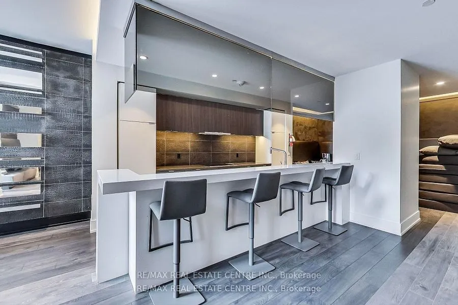 6 Parkwood Avenue, #419